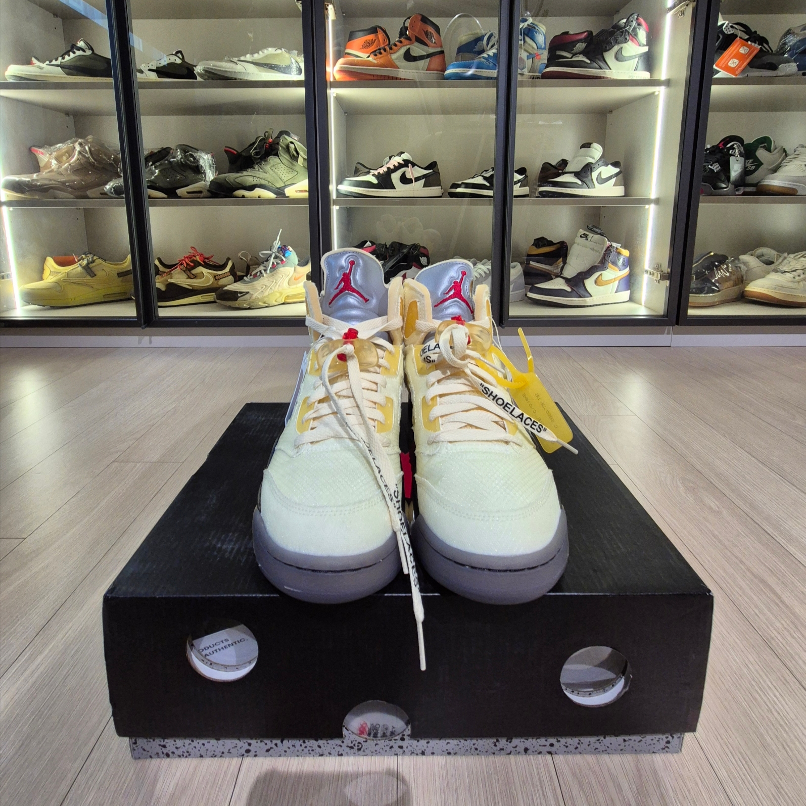 Jordan 5 x Off-White Retro SP Sail Fire Red, Jordan 3 Retro Seoul 착용 스타일 - 1
