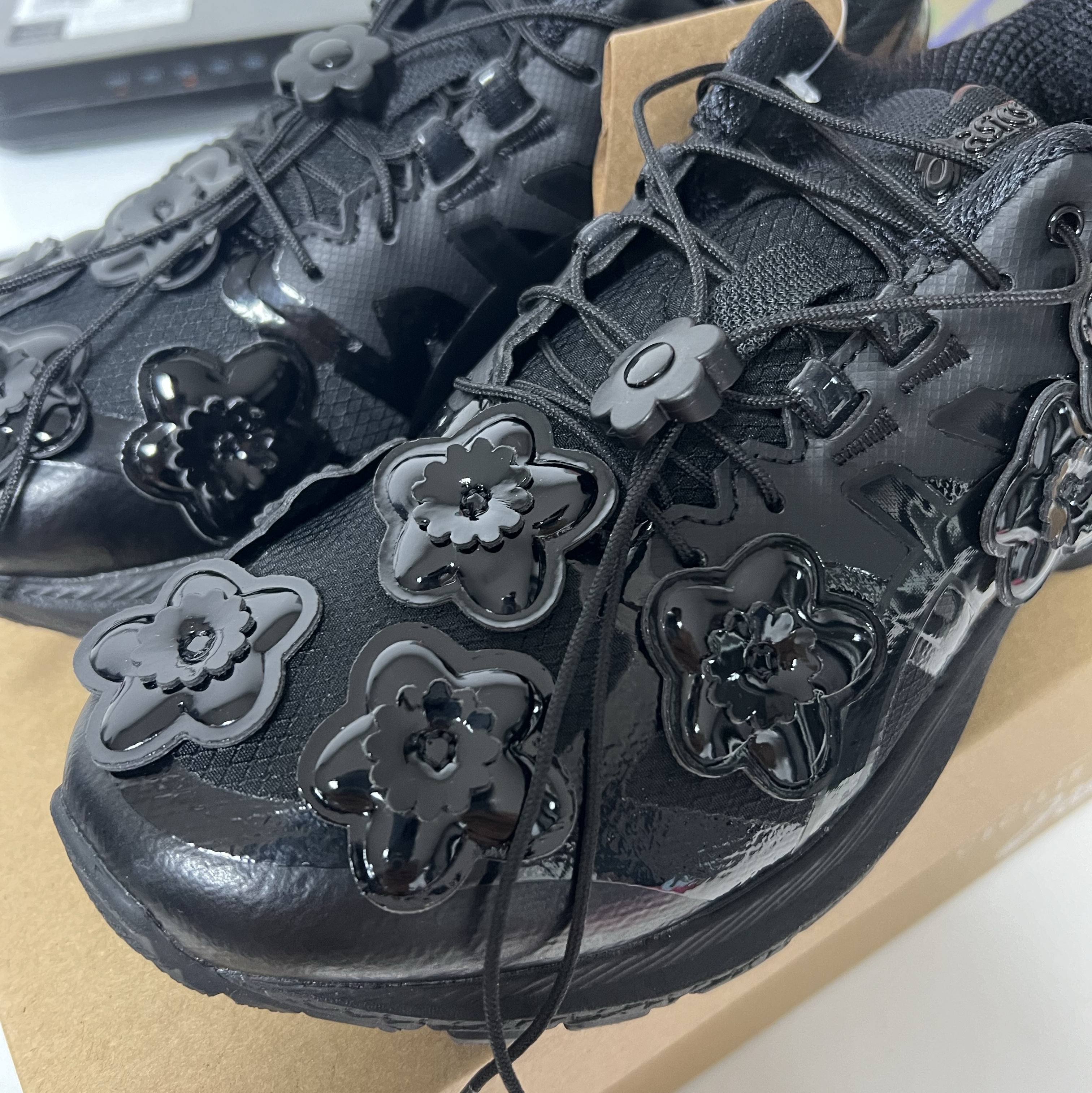Asics x Cecilie Bahnsen Gel-Terrain Black 착용 스타일 - 1