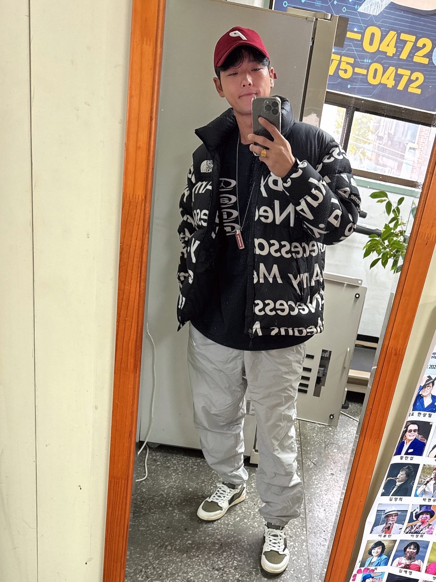 Jordan x Travis Scott T-Shirts Black (DZ5514-011), Nike M NRG Track Pants Light Smoke Grey 착용 스타일 - 2