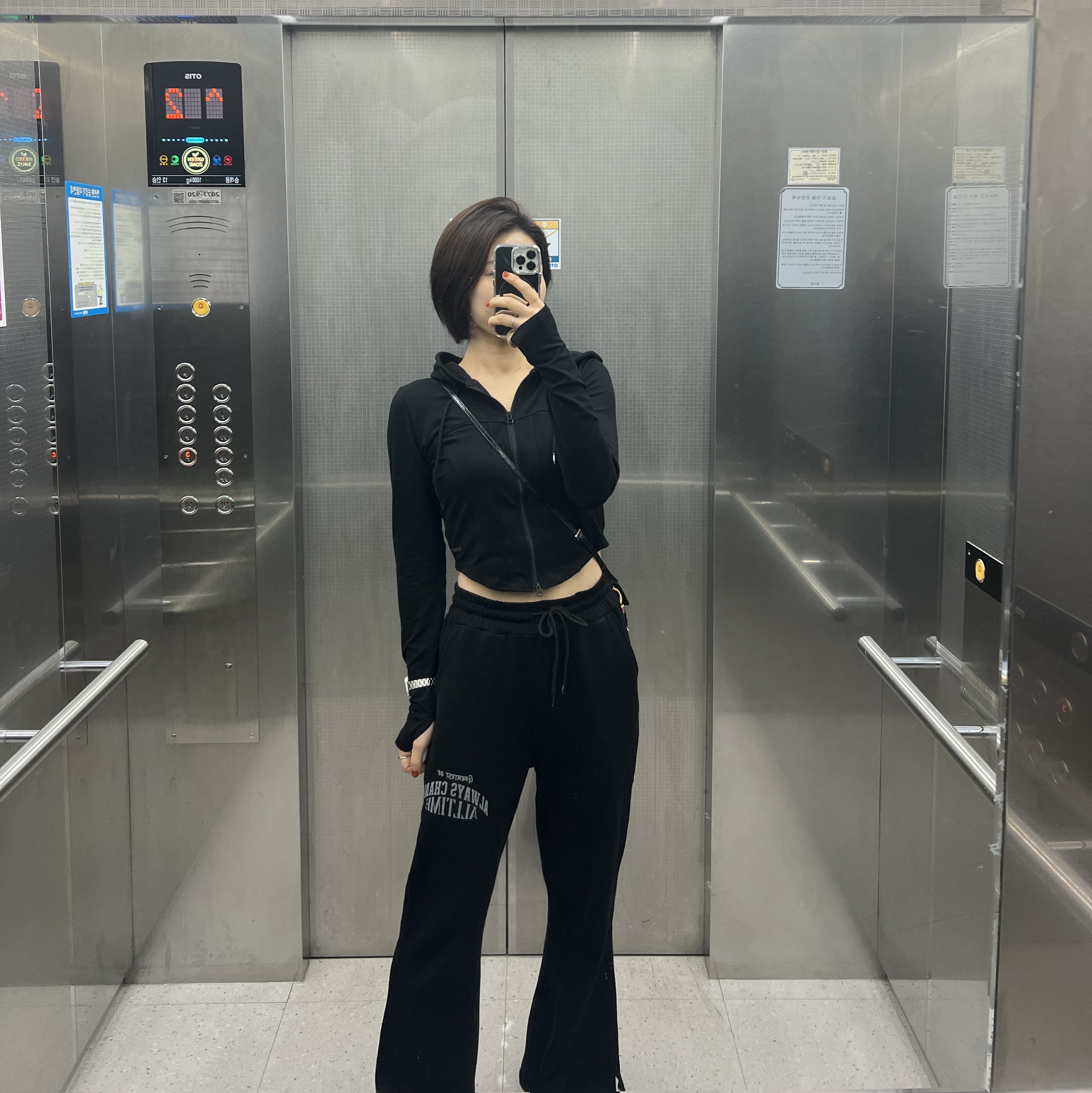 HDEX Womens Soft Heartline Hoodie Zip-up Black, HDEX Womens Light Cotton Boots Cut Sweat Pants Black 착용 스타일