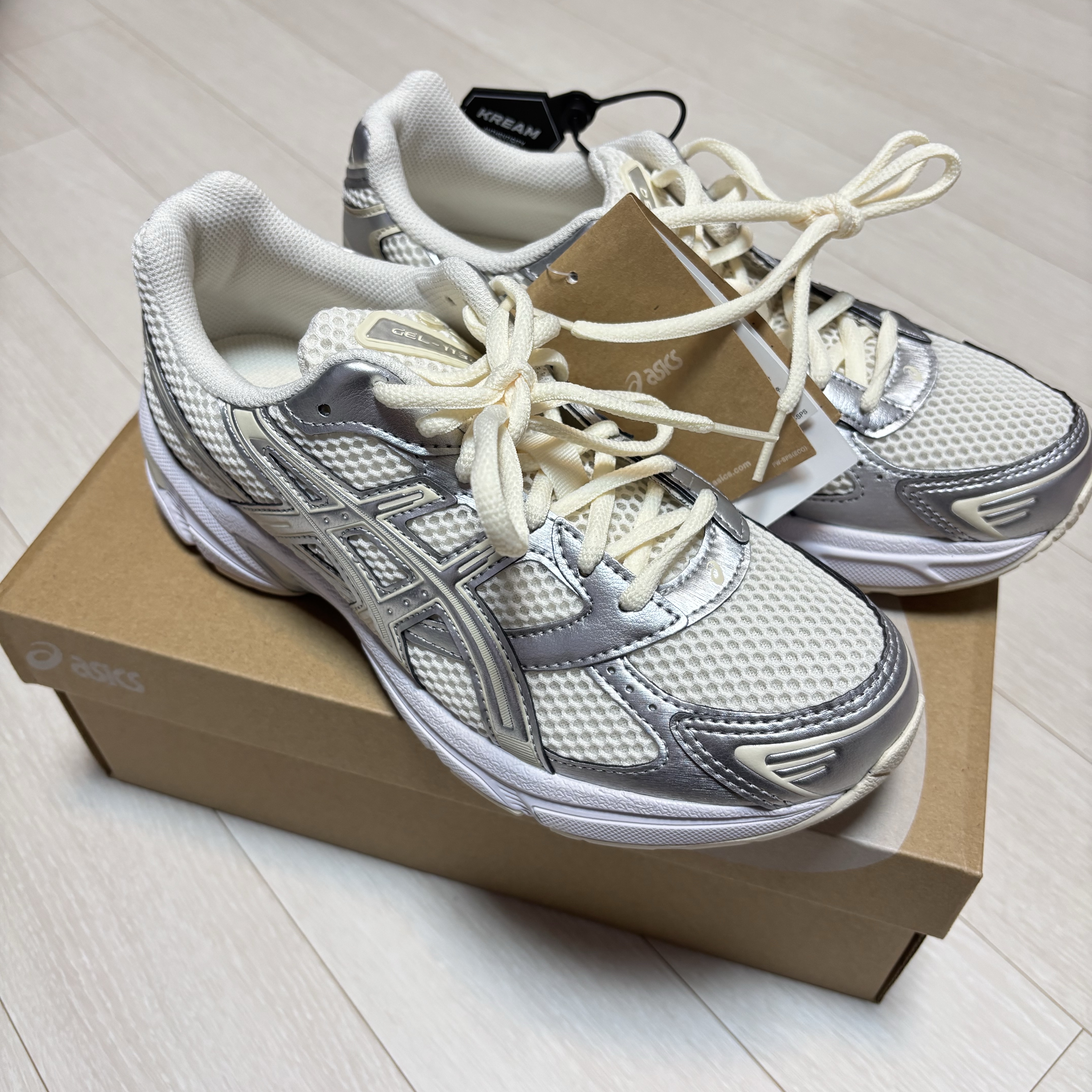 (W) Asics Gel-1130 Cream Pure Silver 착용 스타일 - 1