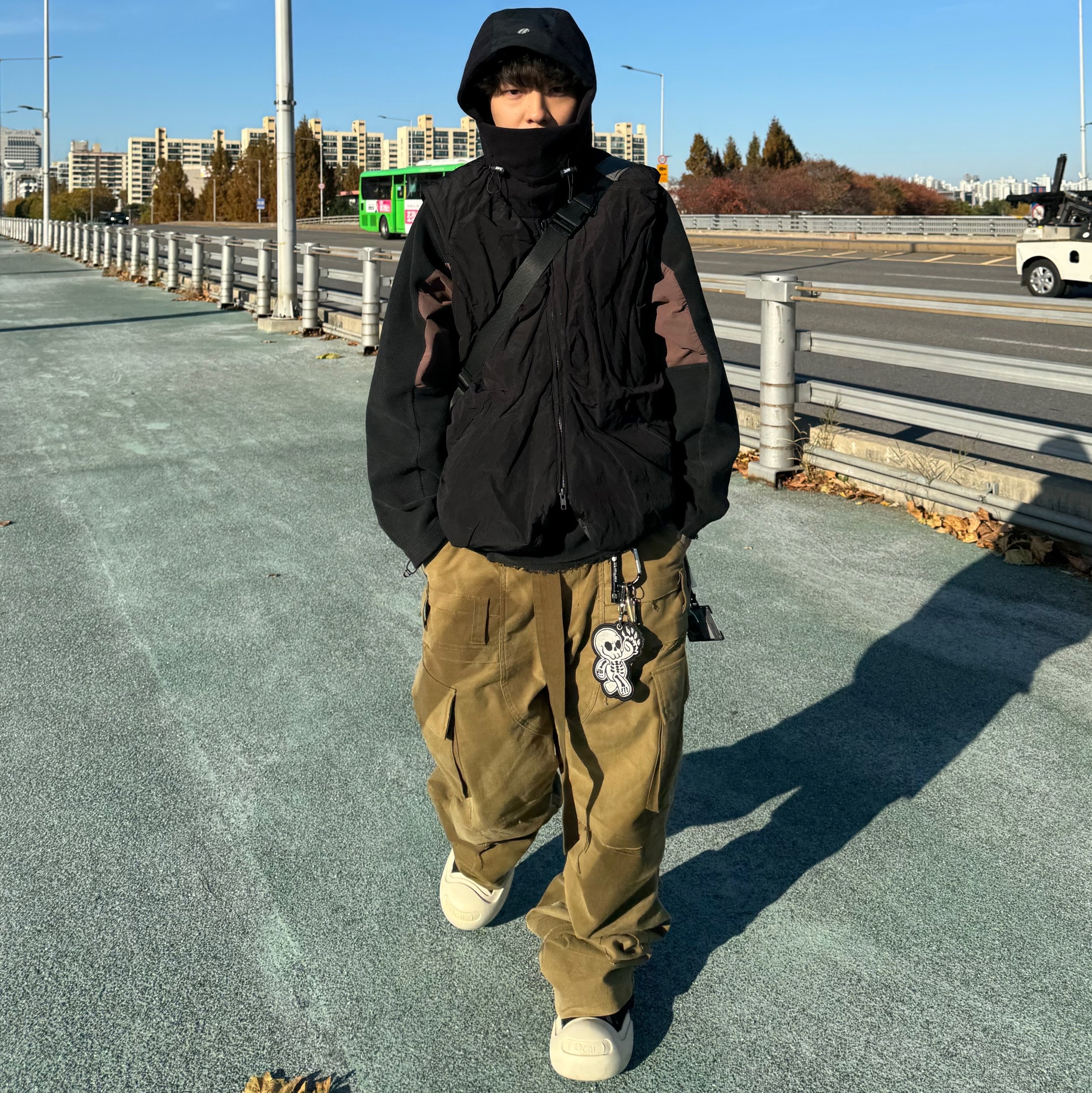 Wapworks Moleskin Belted Cargo Pants Olive Khaki 착용 스타일 - 1