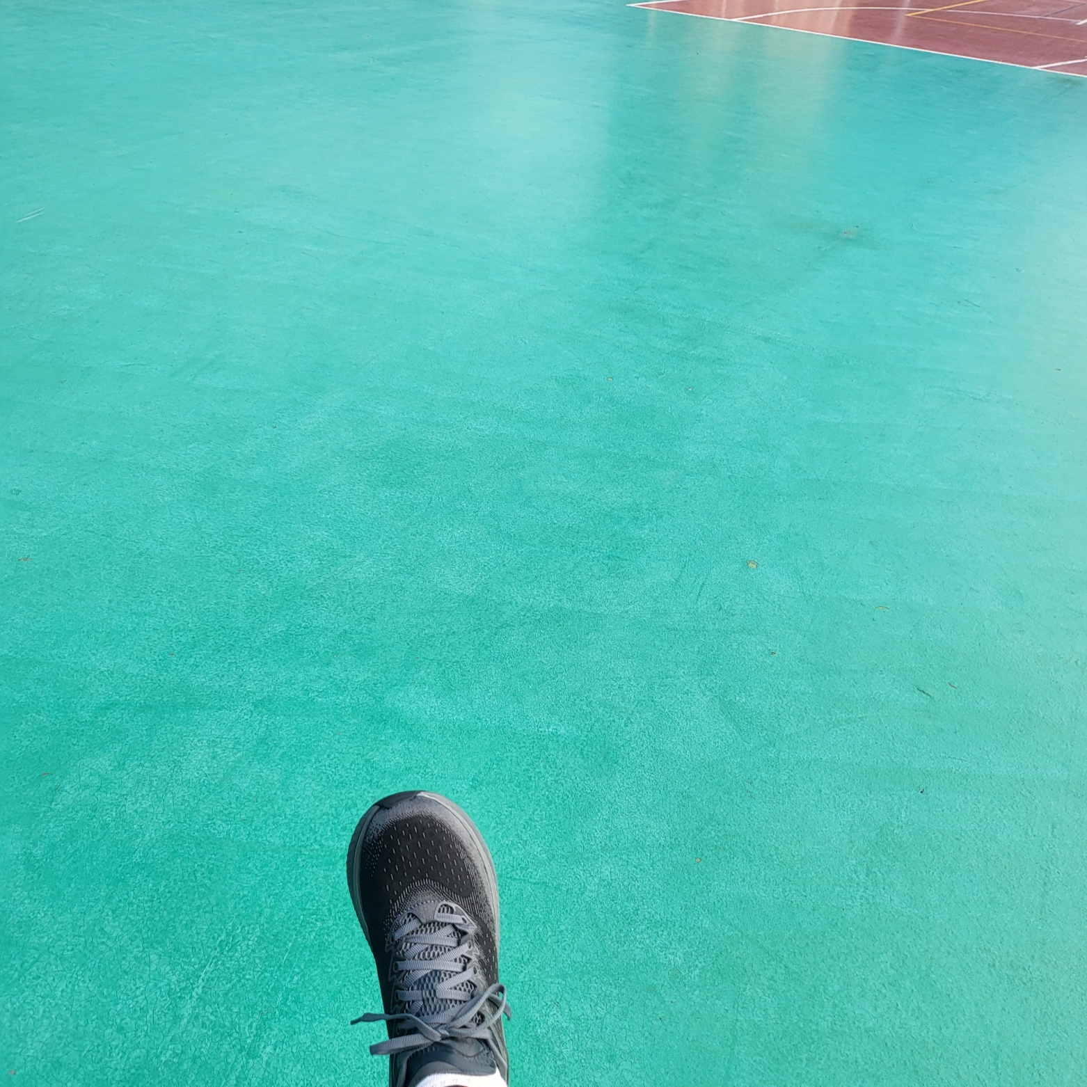Hoka Mach 6 LA Black 착용 스타일 - 2