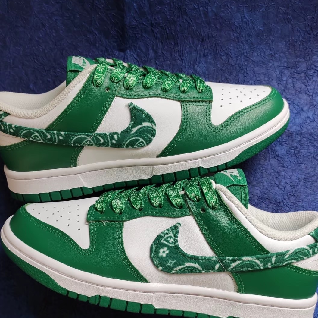 (W) Nike Dunk Low Essential Green Paisley 착용 스타일 - 1