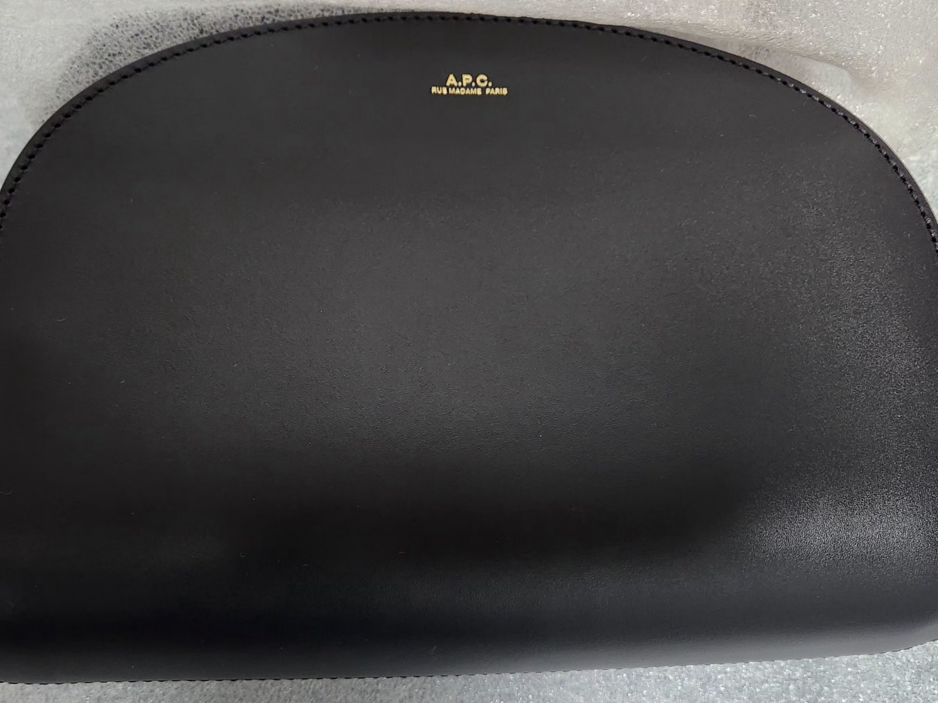A.P.C. Demi-Lune Bag Black 착용 스타일