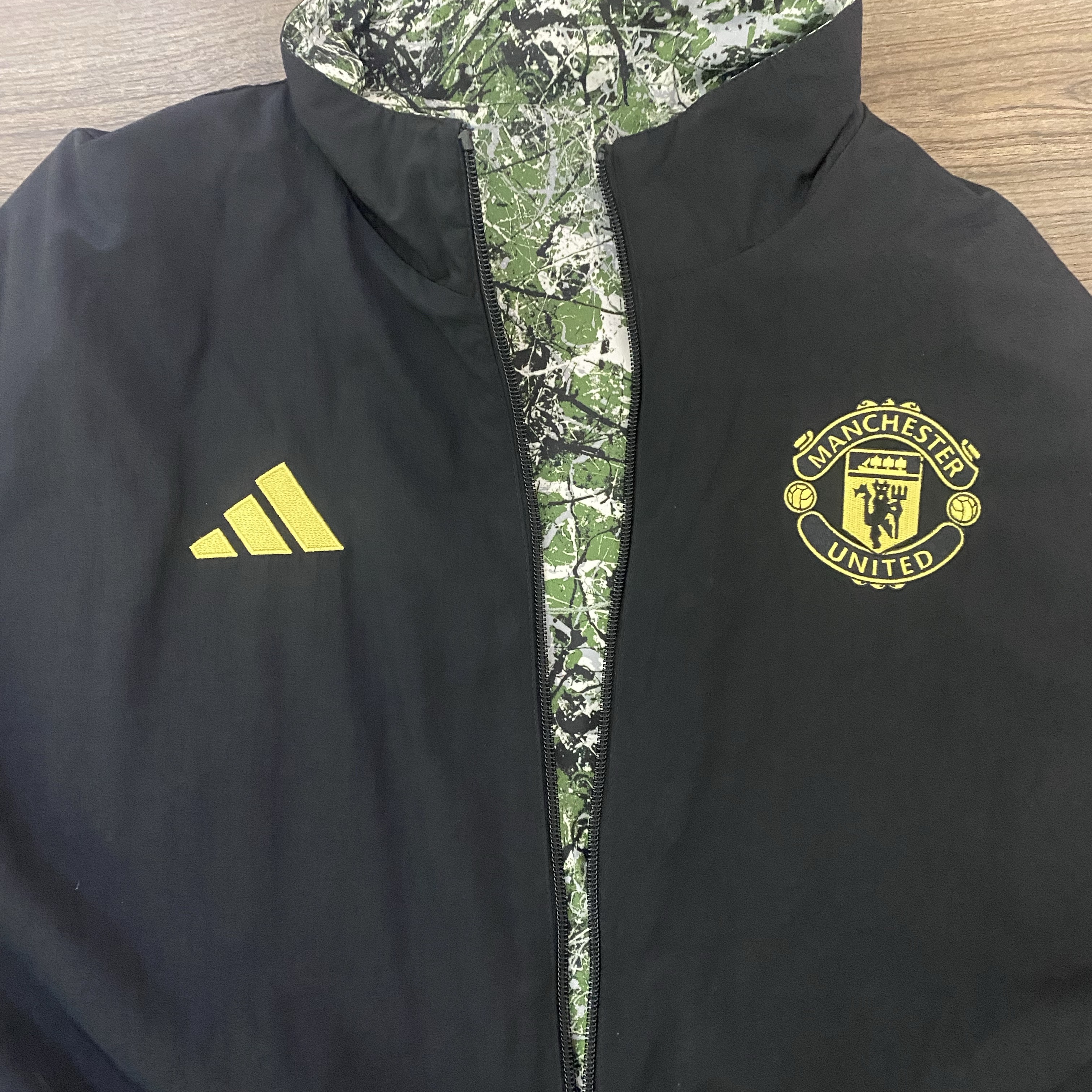 Adidas Manchester United Stone Roses Anthem Jacket Black Multicolor - KR Sizing 착용 스타일