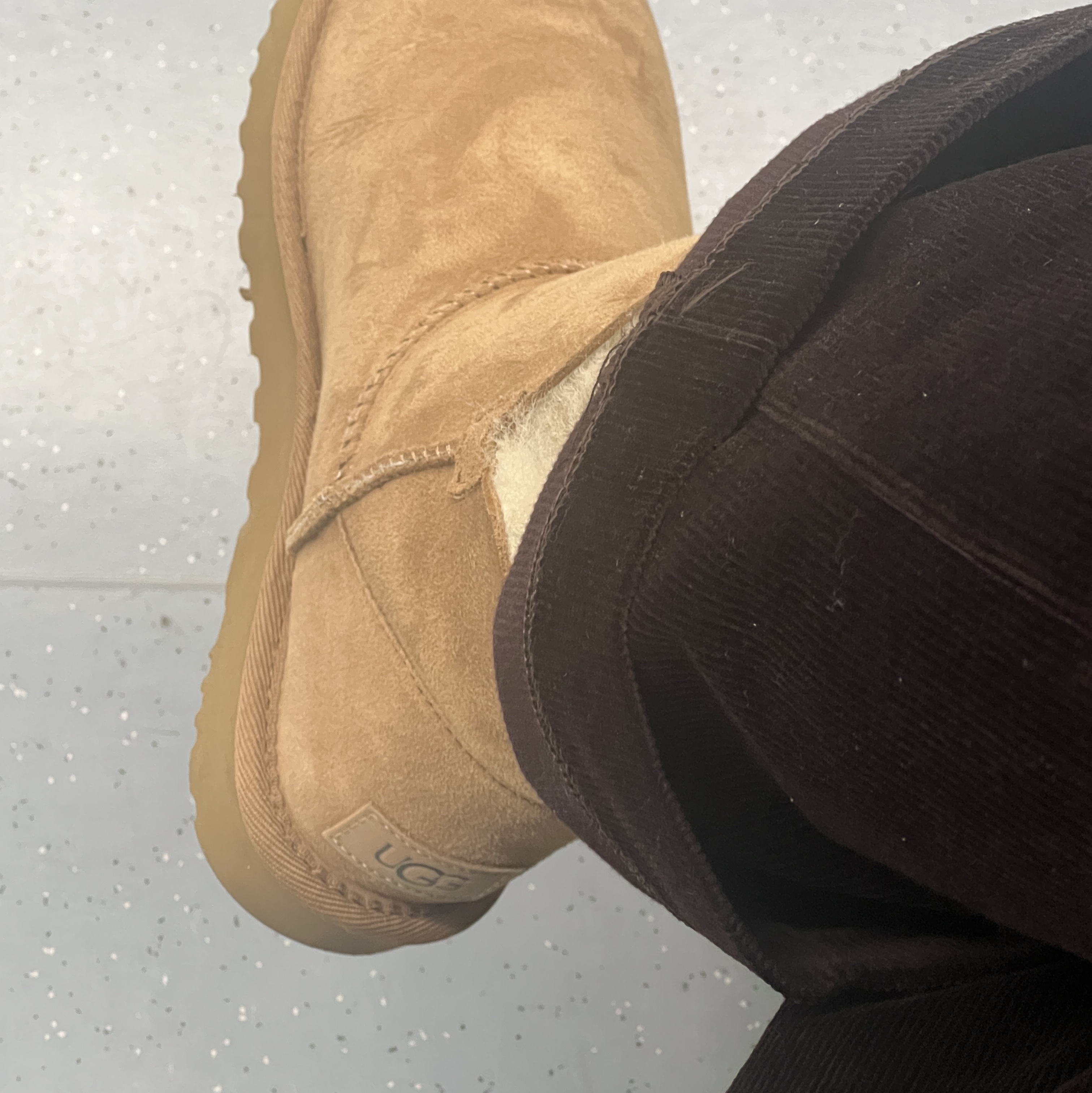 (W) UGG Mini Bailey Button II Boots Chestnut 착용 스타일