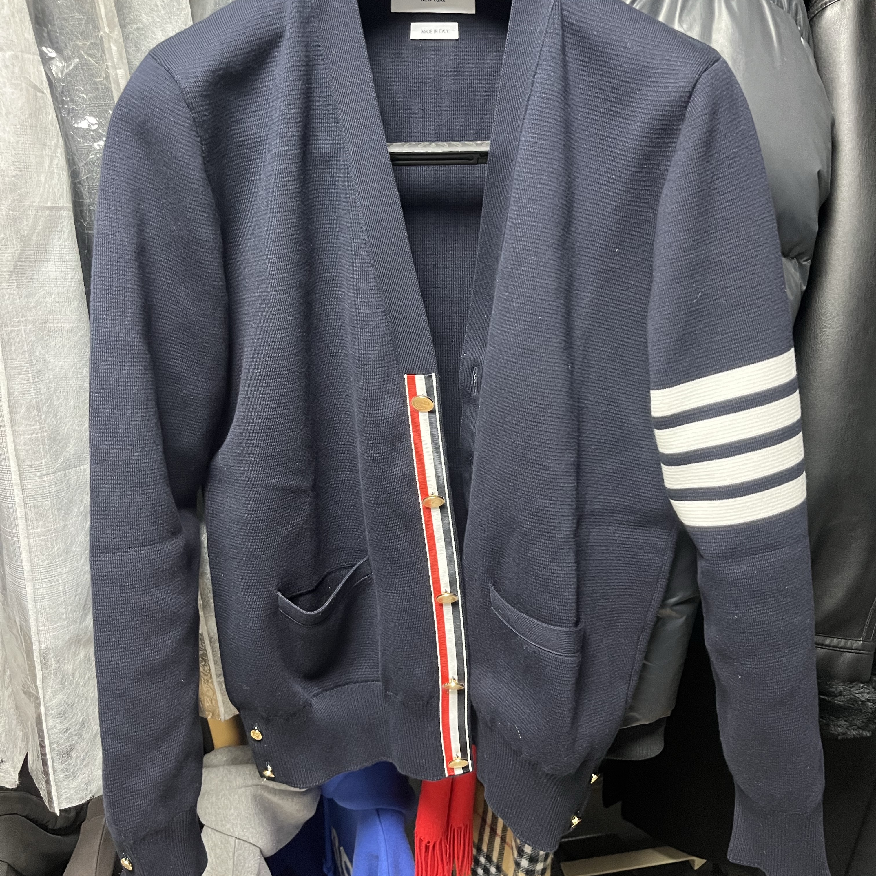 Thom Browne Milano Stitch 4-Bar Cardigan Navy 착용 스타일 - 1