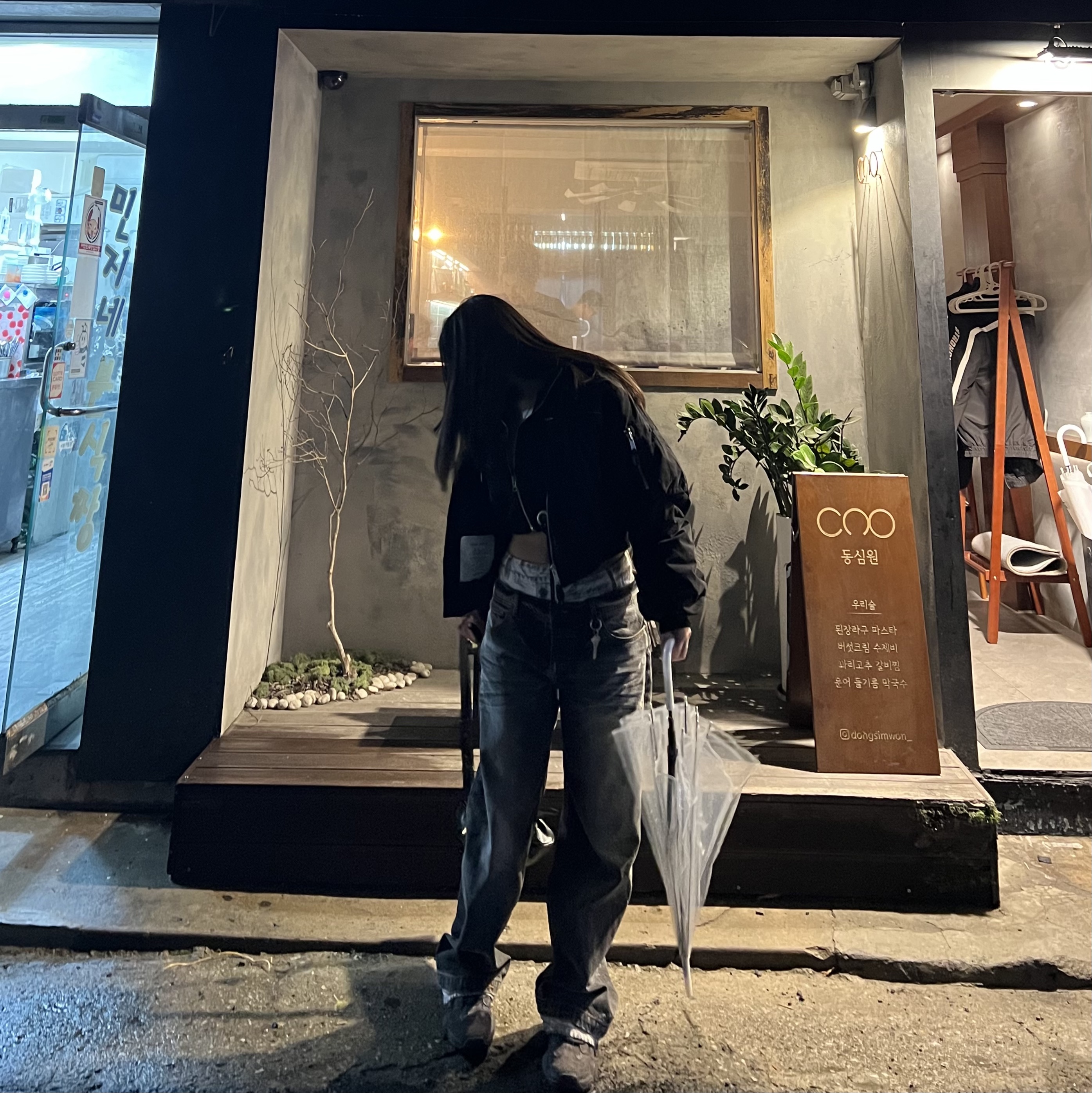 Entire Studios A-4 Bomber Ink - 24FW, Adidas Yeezy 500 Utility Black 2022/2023 착용 스타일 - 1