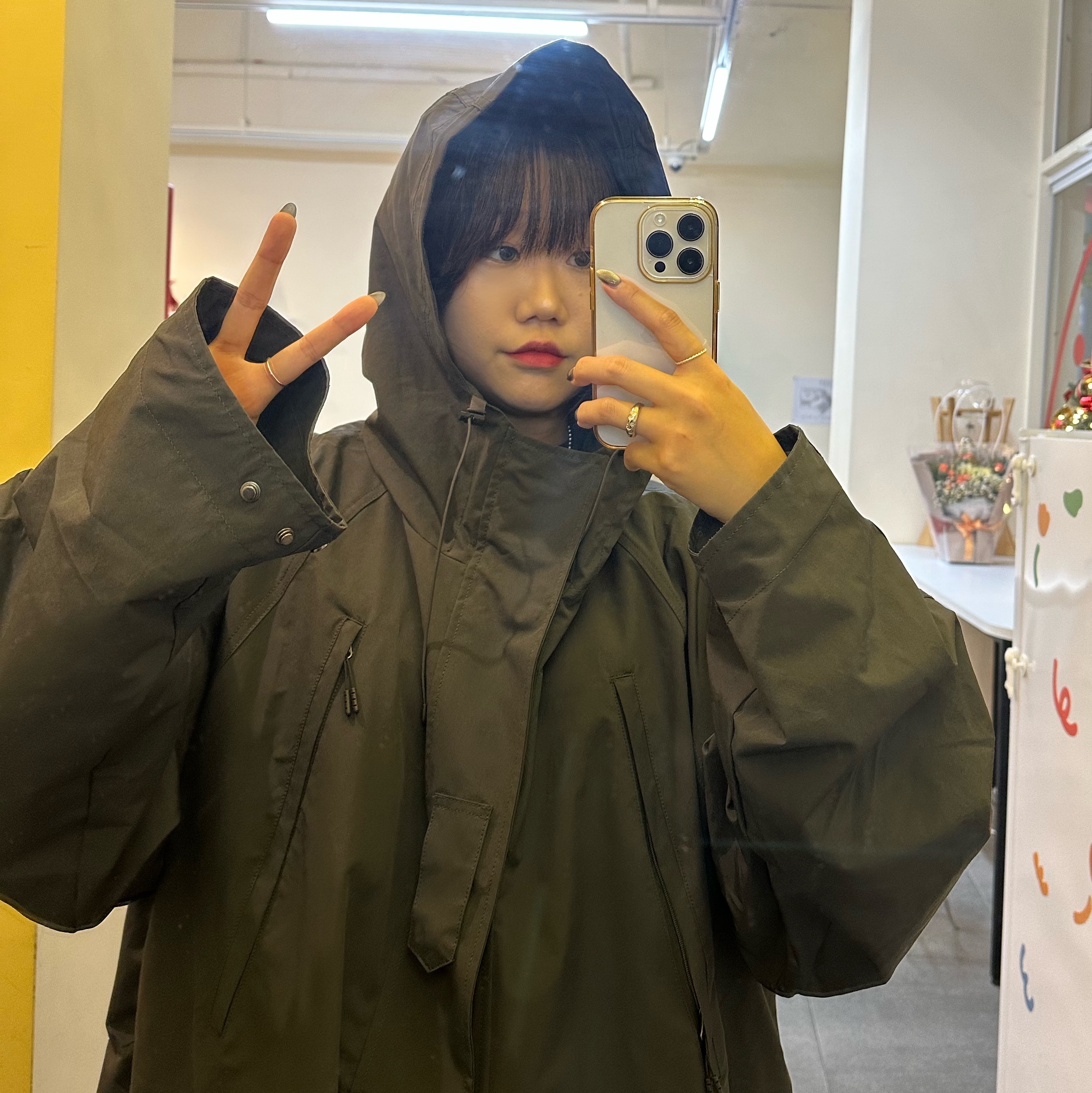 Apple iPhone 14 Pro 256GB Silver (Korean Ver.), Asics Gel-Nimbus 10.1 Ocean Haze Pure Silver 착용 스타일 - 1