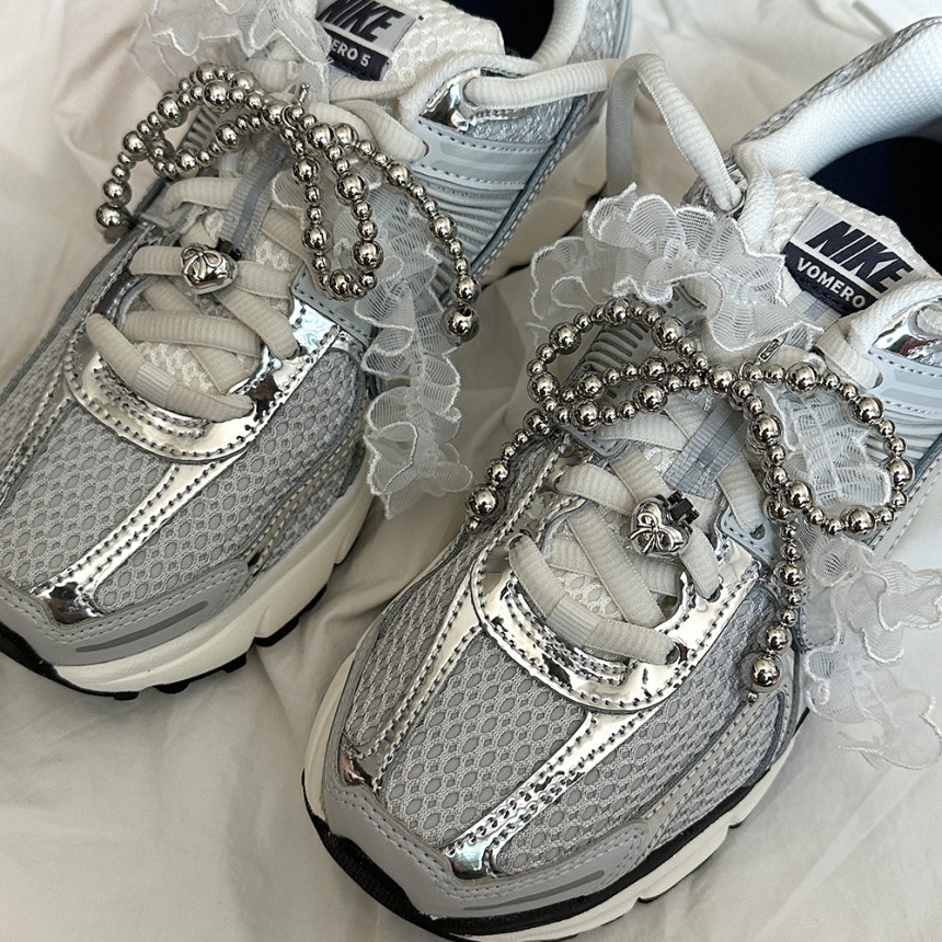 Nike Zoom Vomero 5 Photon Dust Gridiron, (W) Nike Zoom Vomero 5 Photon Dust and Metallic Silver 착용 스타일 - 1