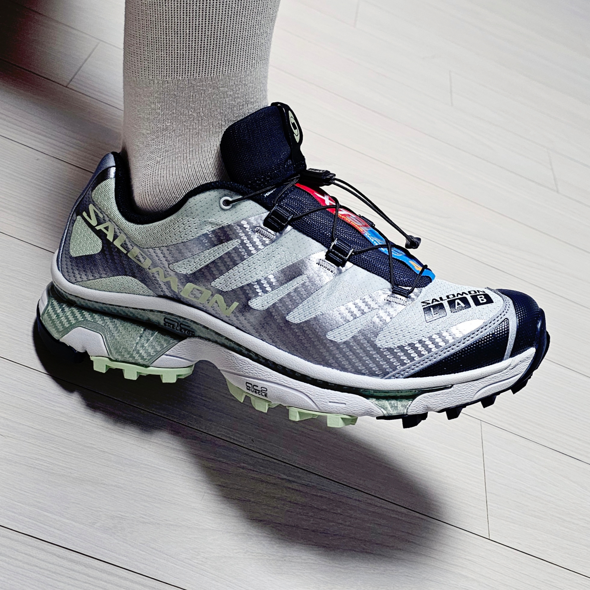 Salomon XT-4 OG Carbon Celadon Green 착용 스타일