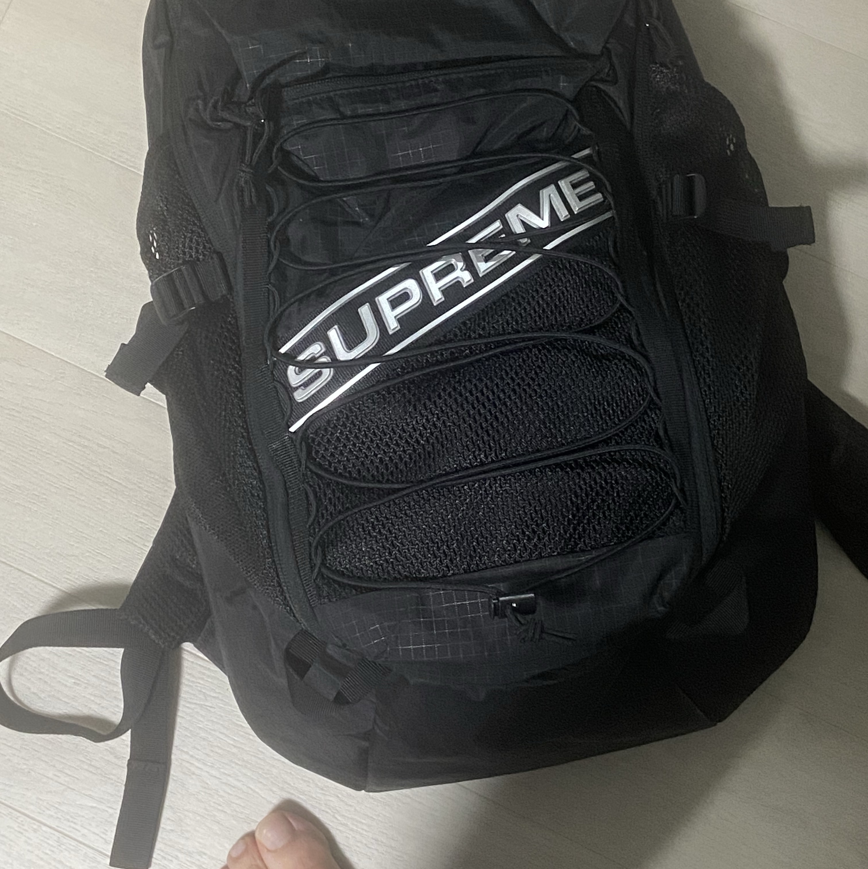 Supreme Backpack Black - 23FW 착용 스타일