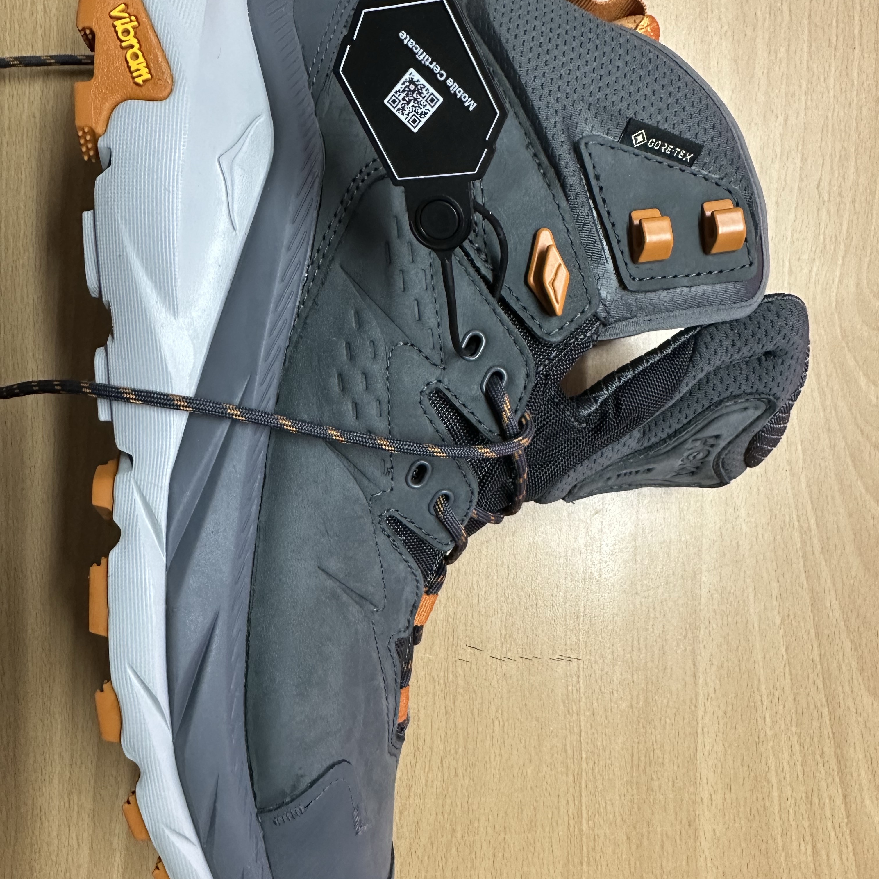 Hoka Kaha 2 Gore-Tex Castlerock Harbor Mist 착용 스타일