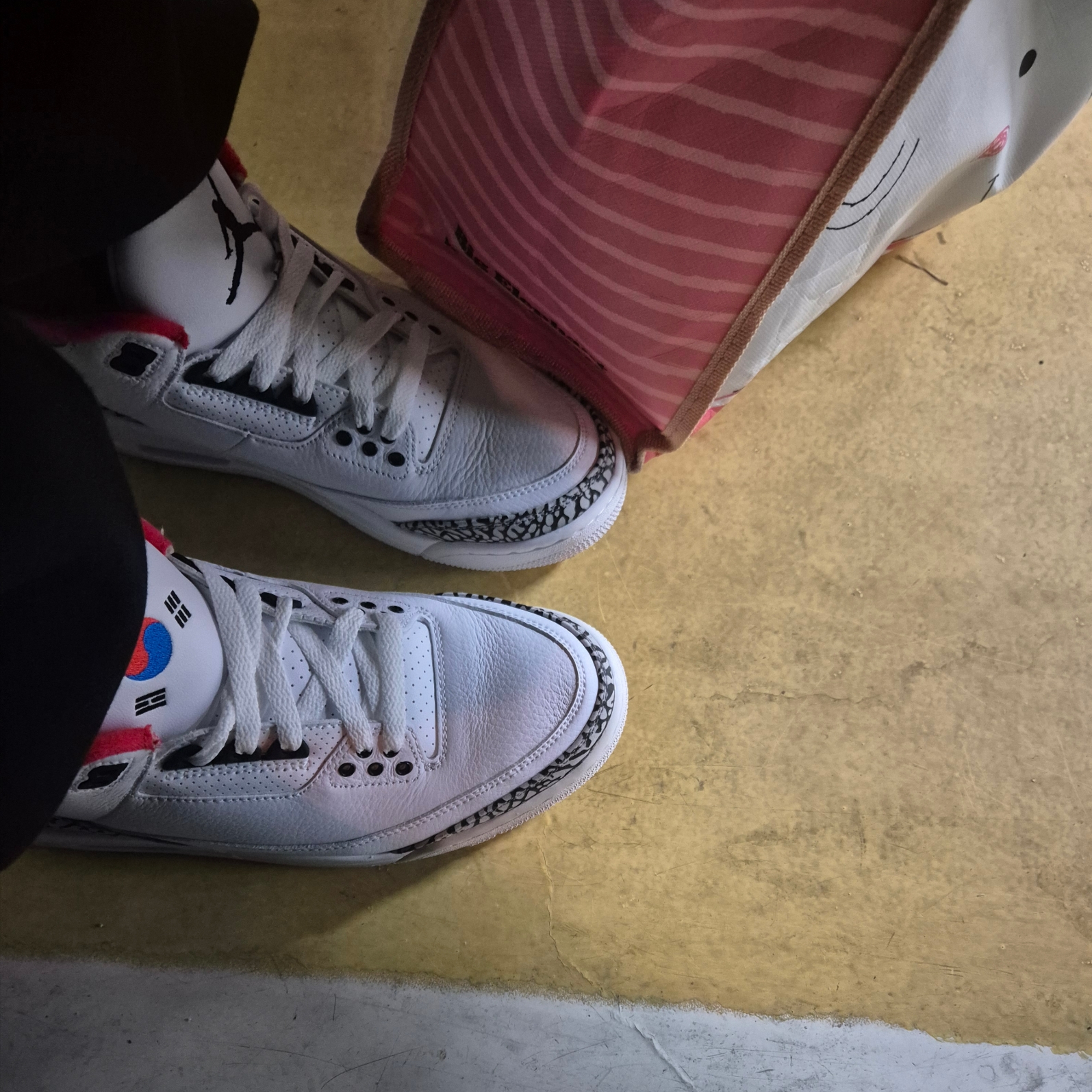 Jordan 5 x Off-White Retro SP Sail Fire Red, Jordan 3 Retro Seoul 착용 스타일 - 8
