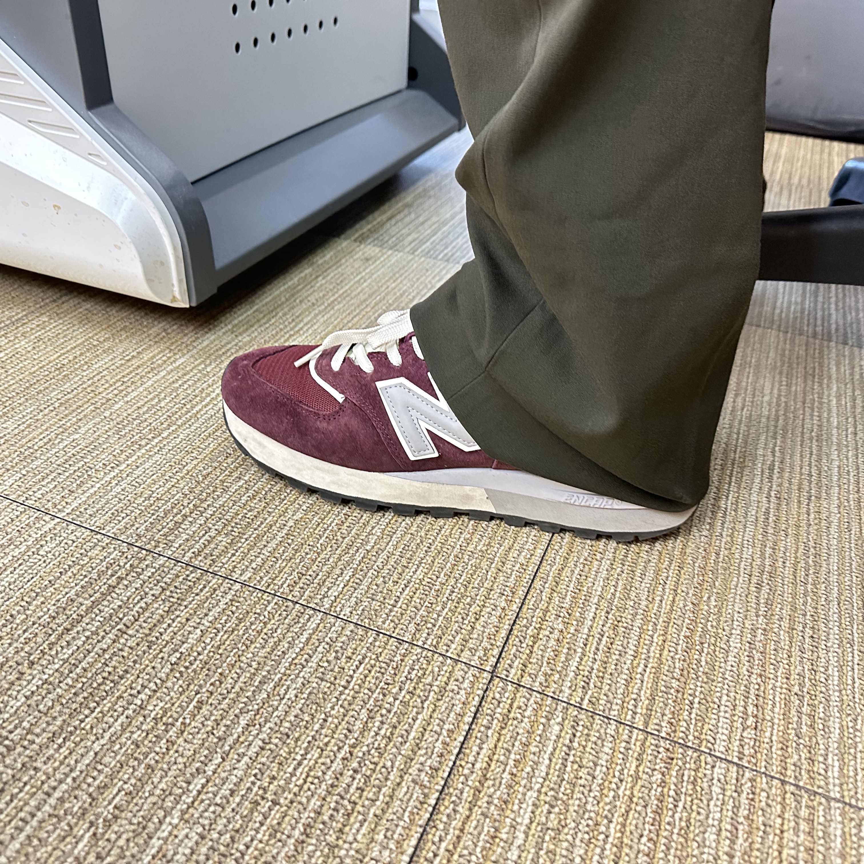 New Balance 574 Legacy Burgundy 착용 스타일