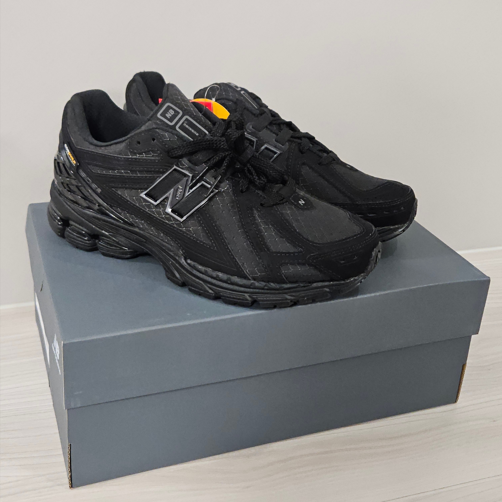 New Balance 1906R Black Magnet 착용 스타일