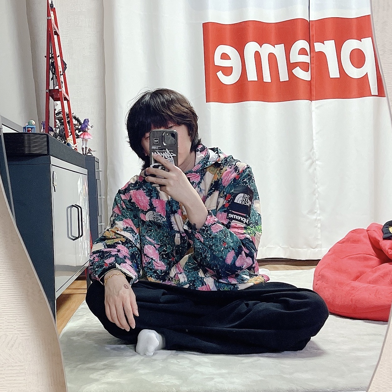 Supreme x The North Face Trekking Convertible Jacket Flowers - 22SS 착용 스타일