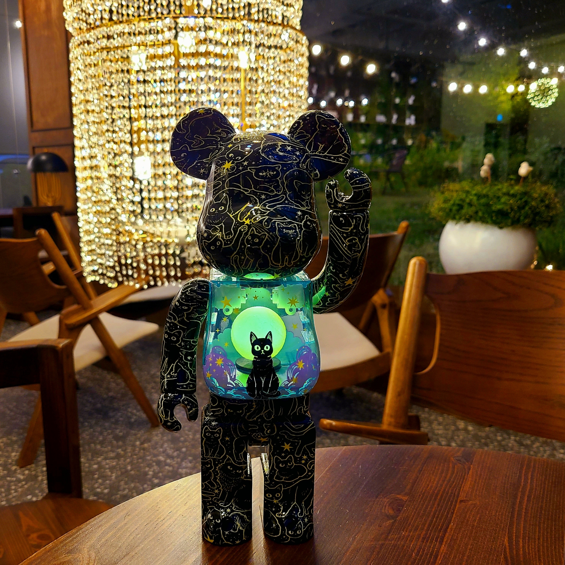 Bearbrick Hikari Bambi Night Sky Cat Glow 400% 착용 스타일 - 1