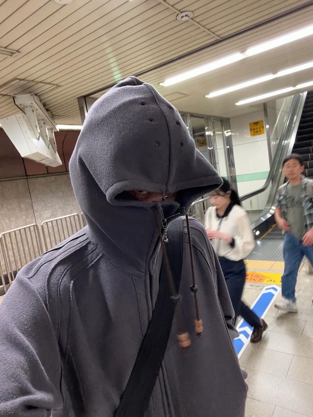 [KREAM 단독] Jian Ye Orbit Hood Charcoal - 24FW 착용 스타일