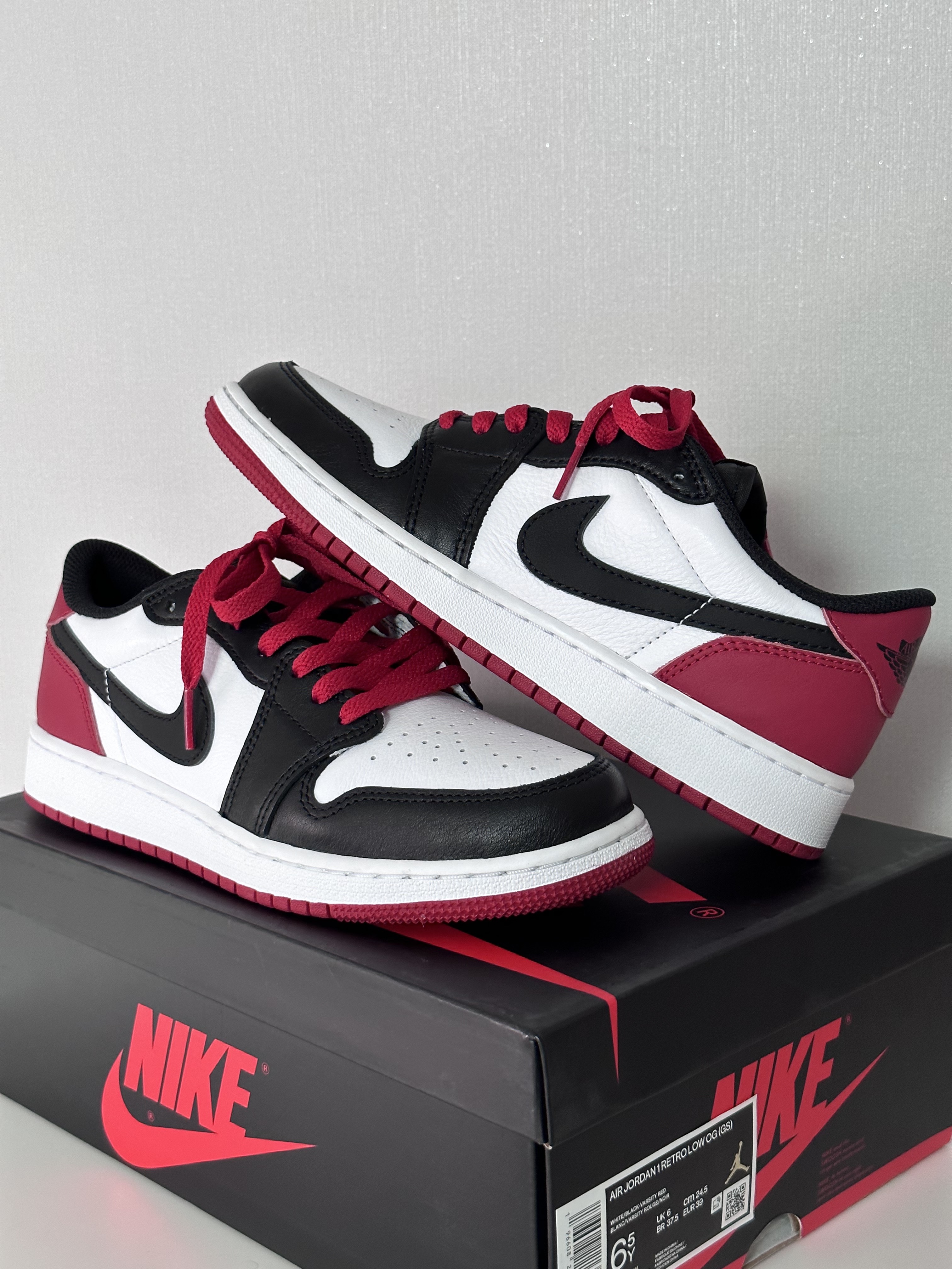 (GS) Jordan 1 Retro Low OG Black Toe 착용 스타일 - 1
