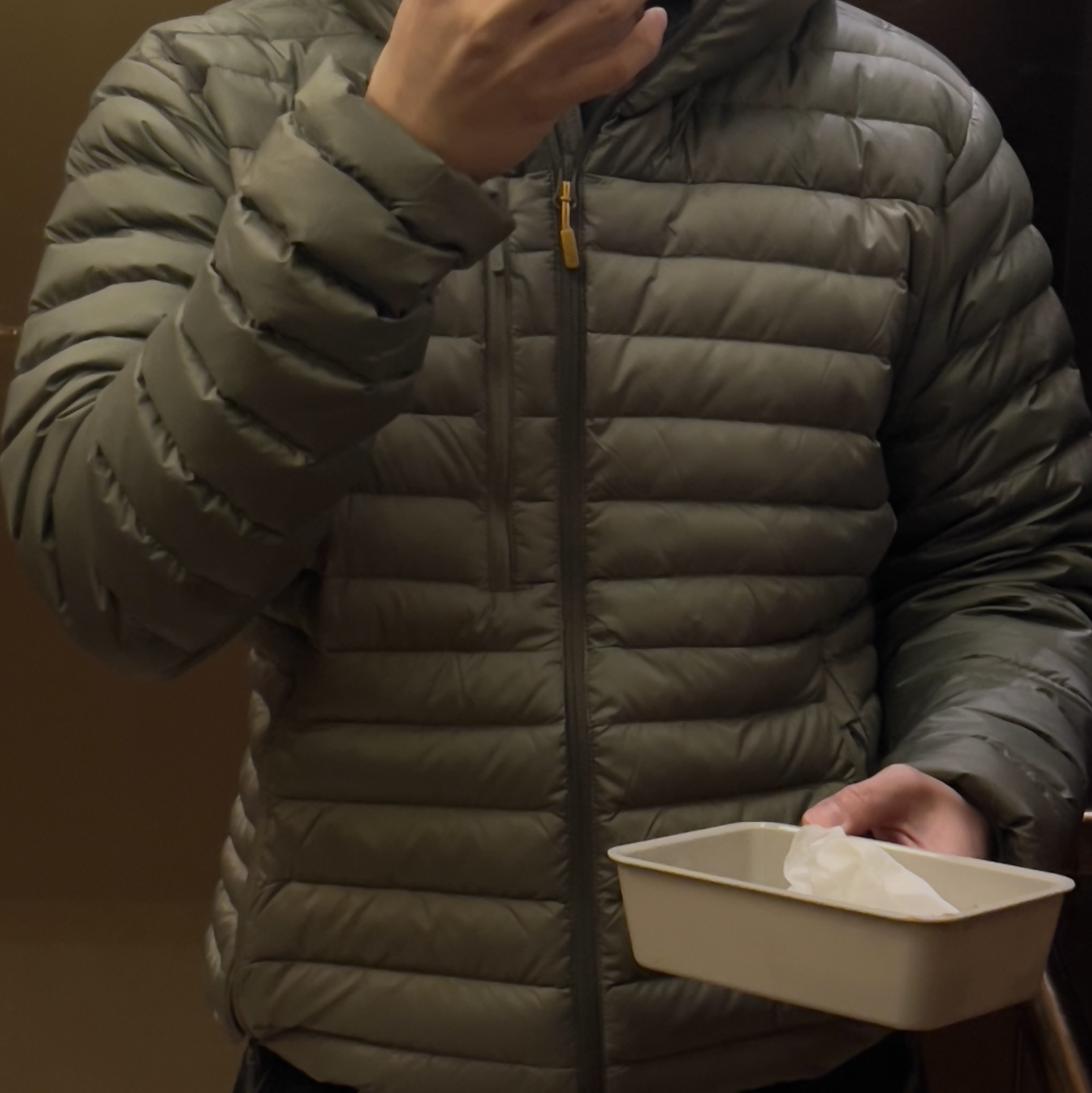 Rab Microlight Alpine Jacket Light Khaki Stone 착용 스타일