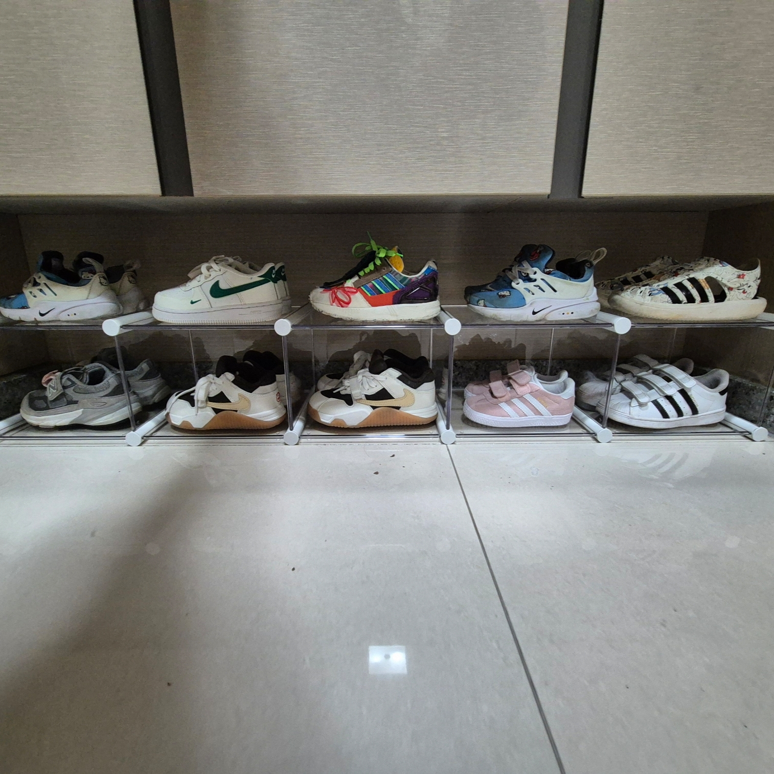 (Infant) Adidas Gazelle CF Icey Pink Cloud White, (TD) Jordan x Travis Scott Jumpman Jack TR Sail and Dark Mocha 착용 스타일