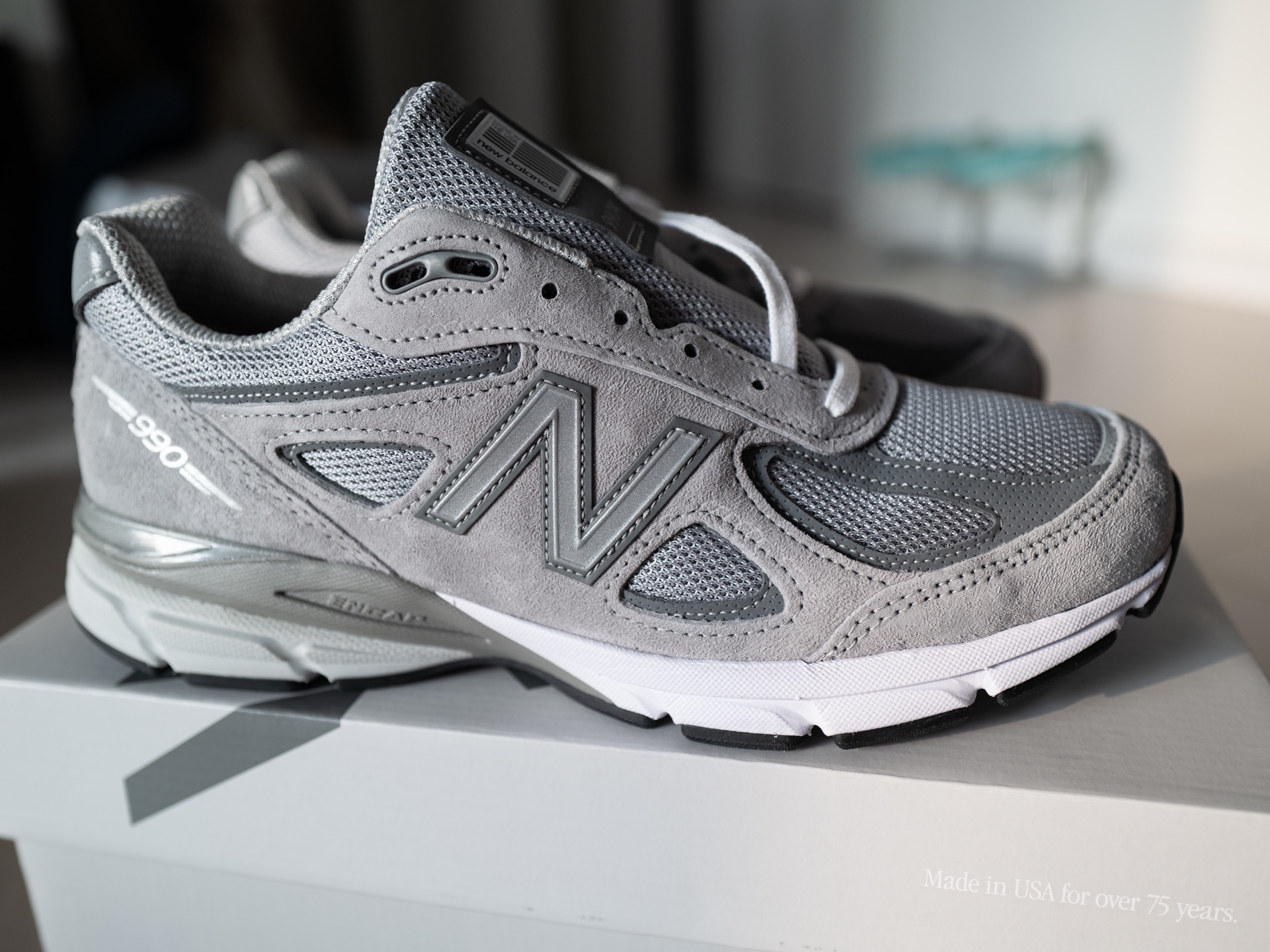 New Balance 990v4 Made in USA Grey Silver 착용 스타일 - 4