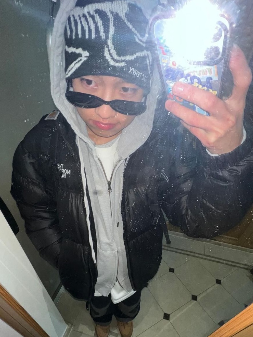 Arc'teryx Bird Head Toque Orca, The North Face 1996 Eco Nuptse Jacket Real Black 착용 스타일 - 1
