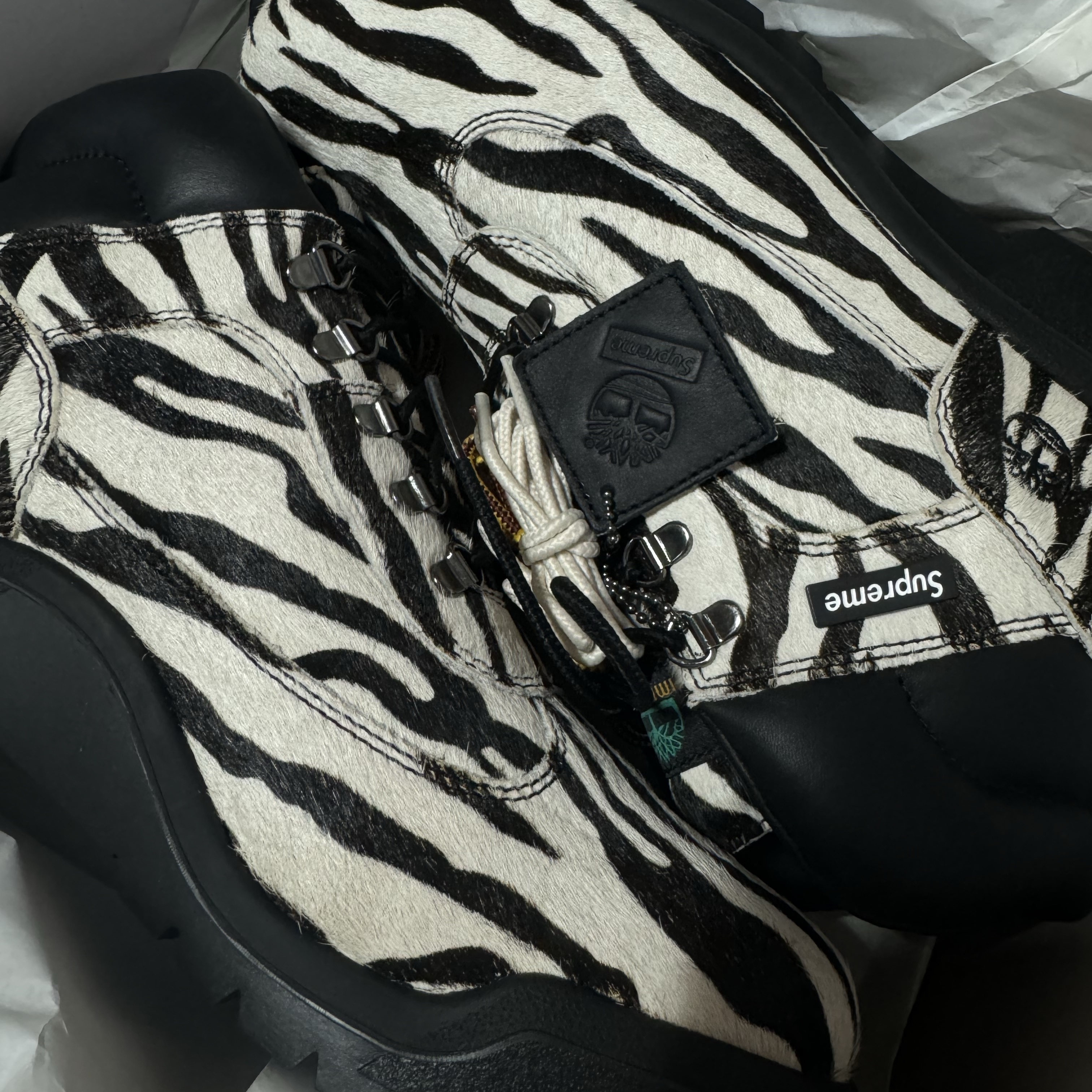 Timberland x Supreme Field Boot Zebra - 24FW - Medium 착용 스타일