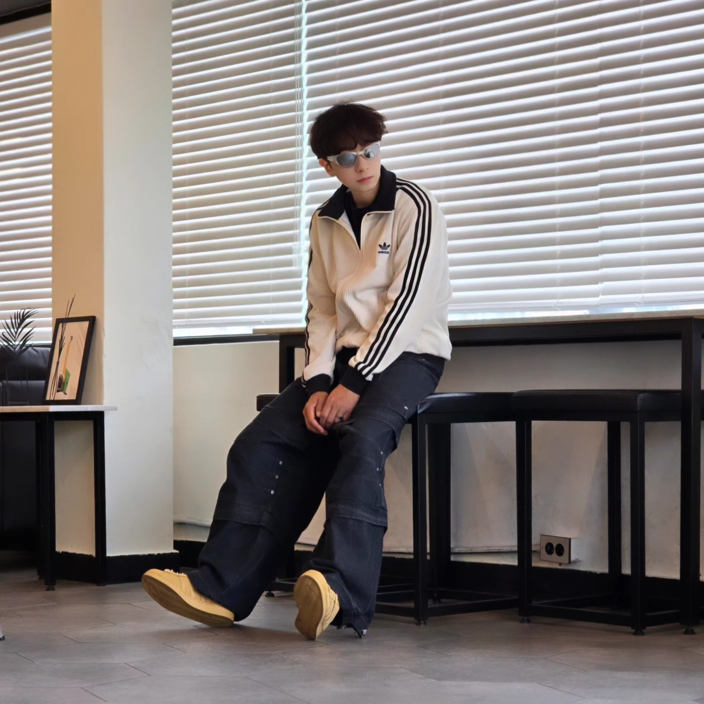 Adidas Waffle Beckenbauer Track Top Wonder White - KR Sizing, Adidas Superstar Golden Beige 착용 스타일 - 3