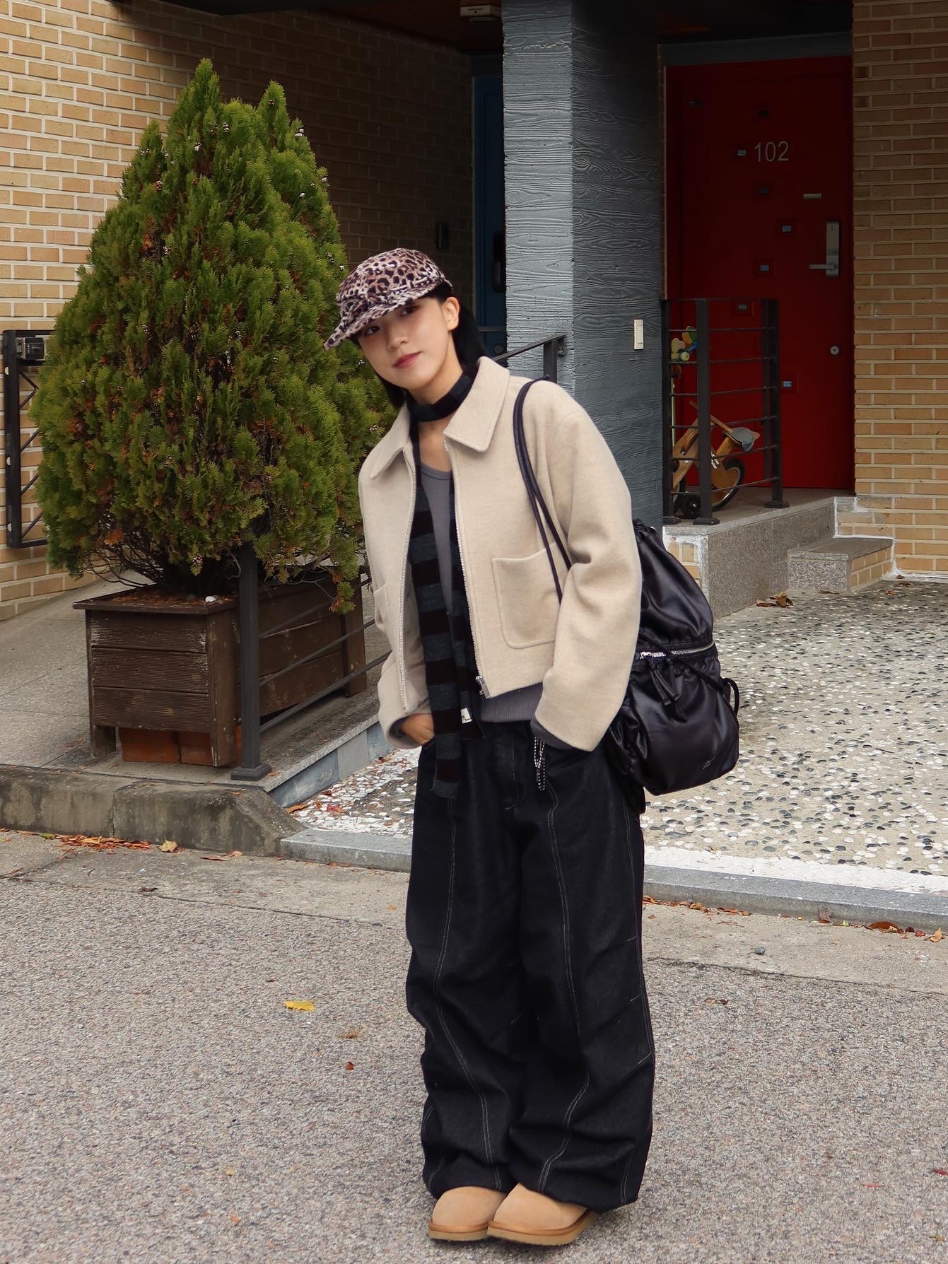 YOUCHE QS Duck Cap Leopard 착용 스타일
