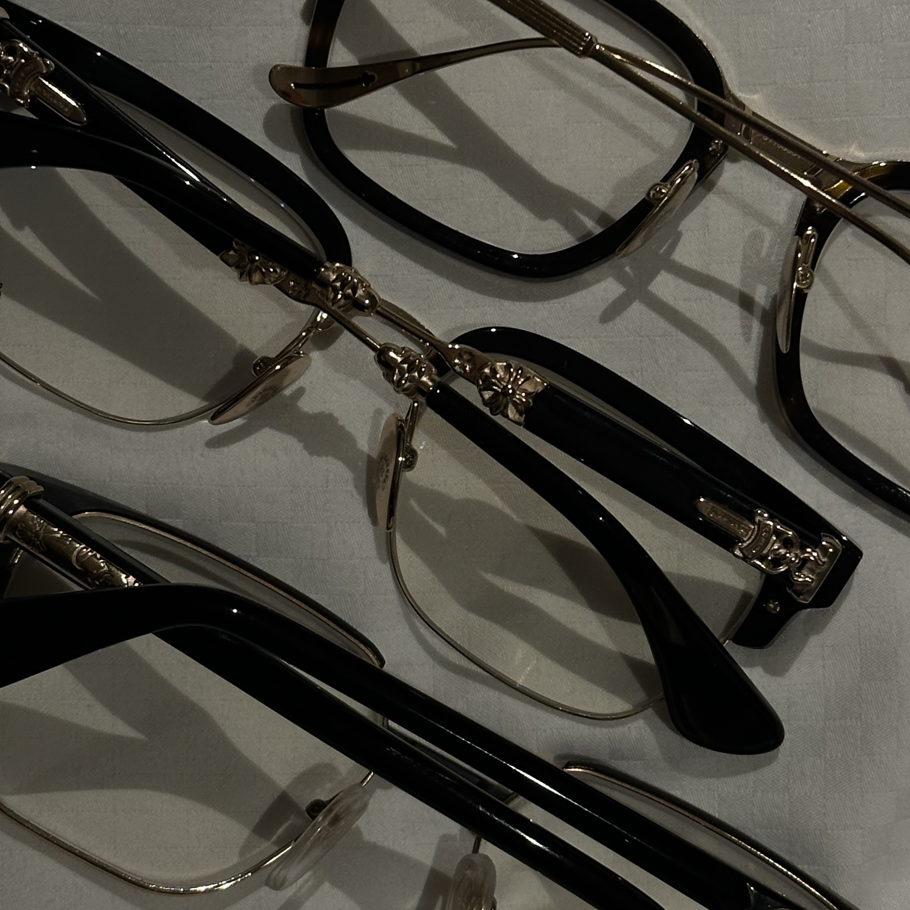 Chrome Hearts Evagilist Black Gold Plated, Chrome Hearts Overpoked Black Plastic Gold Plated 착용 스타일 - 2