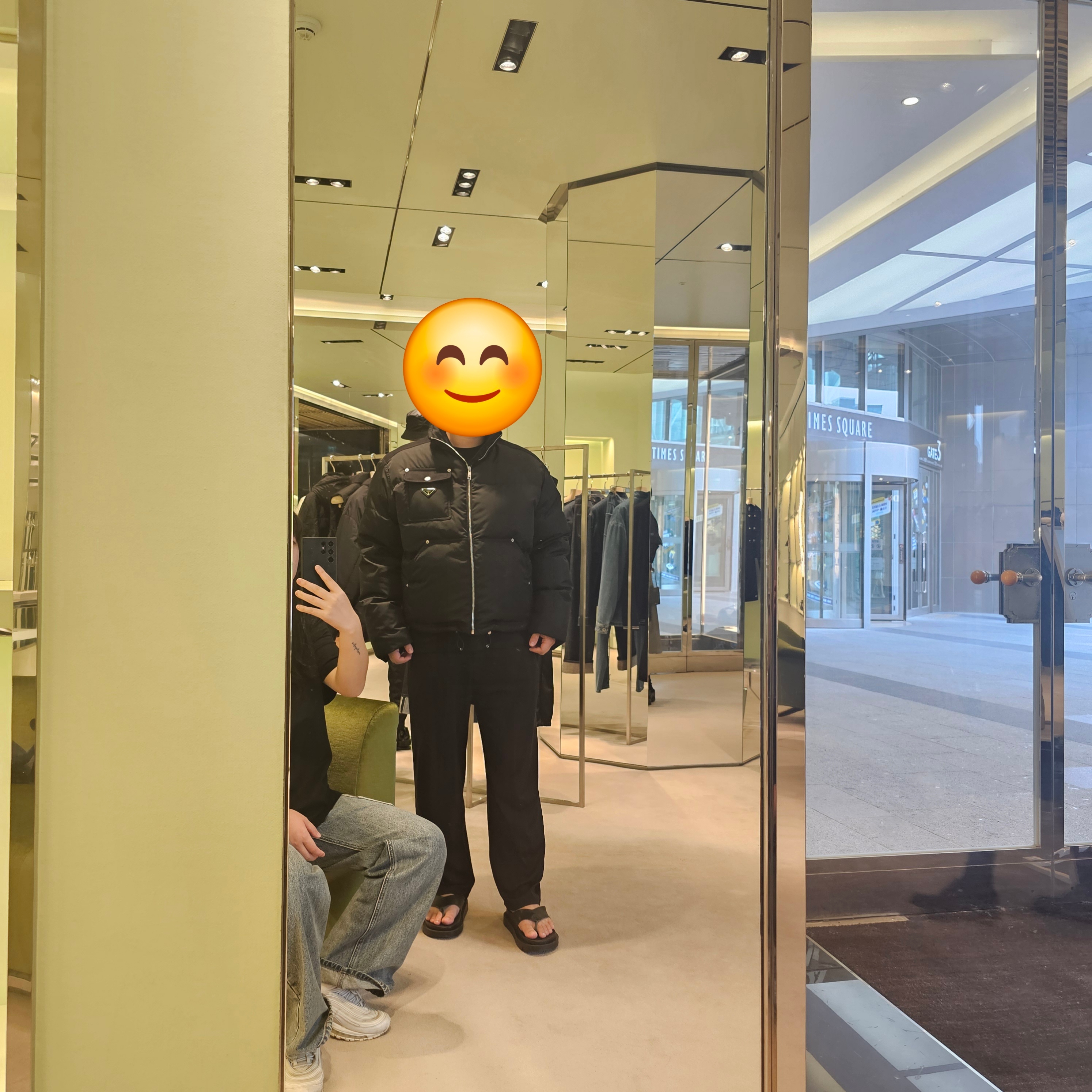 Prada Re-Nylon Crop Down Jacket Black 착용 스타일