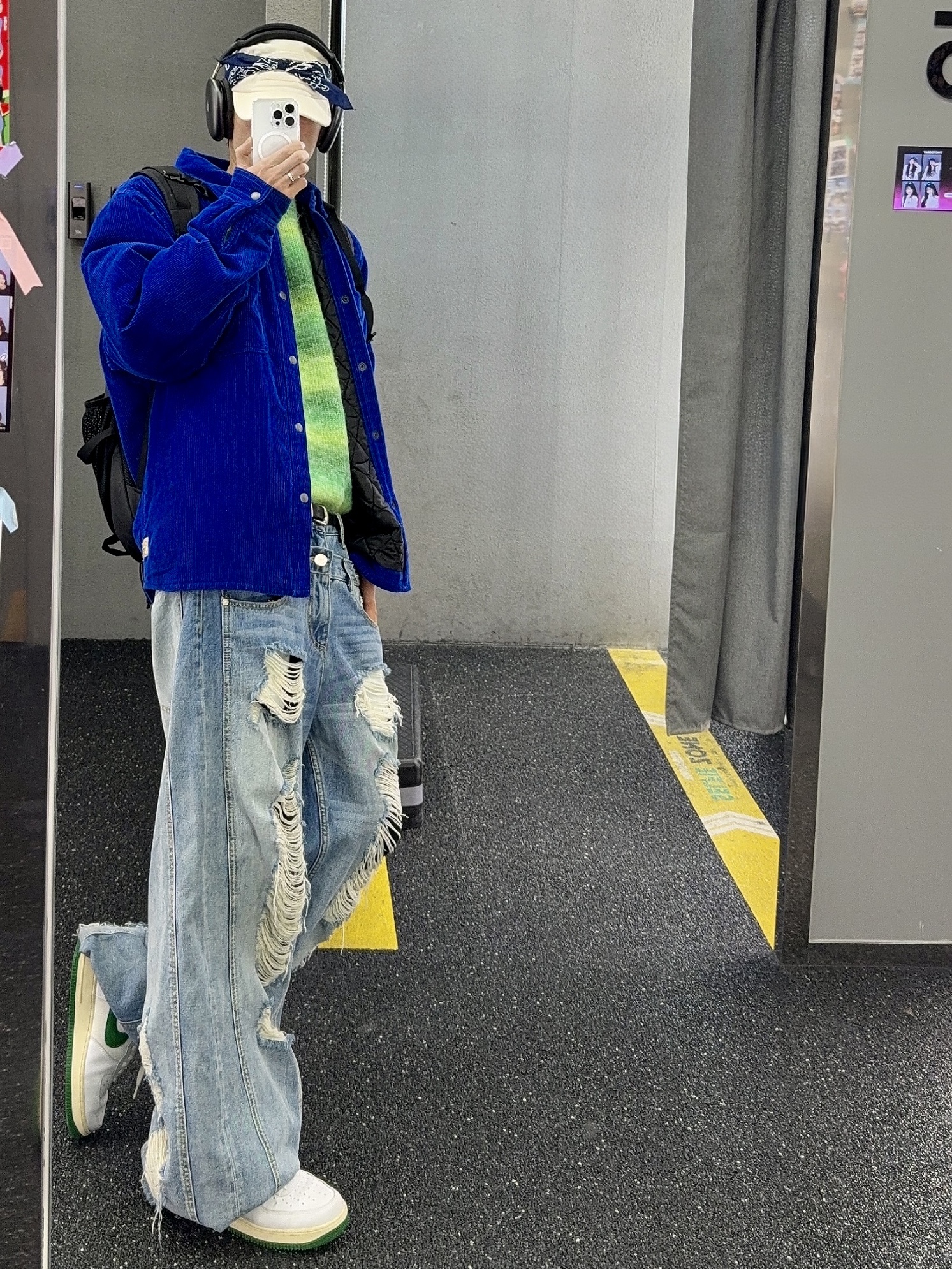 Nike Air Force 1 '07 LV8 Varsity White Pine Green, Stussy Cord Quilted Overshirt Royal Blue 착용 스타일 - 4