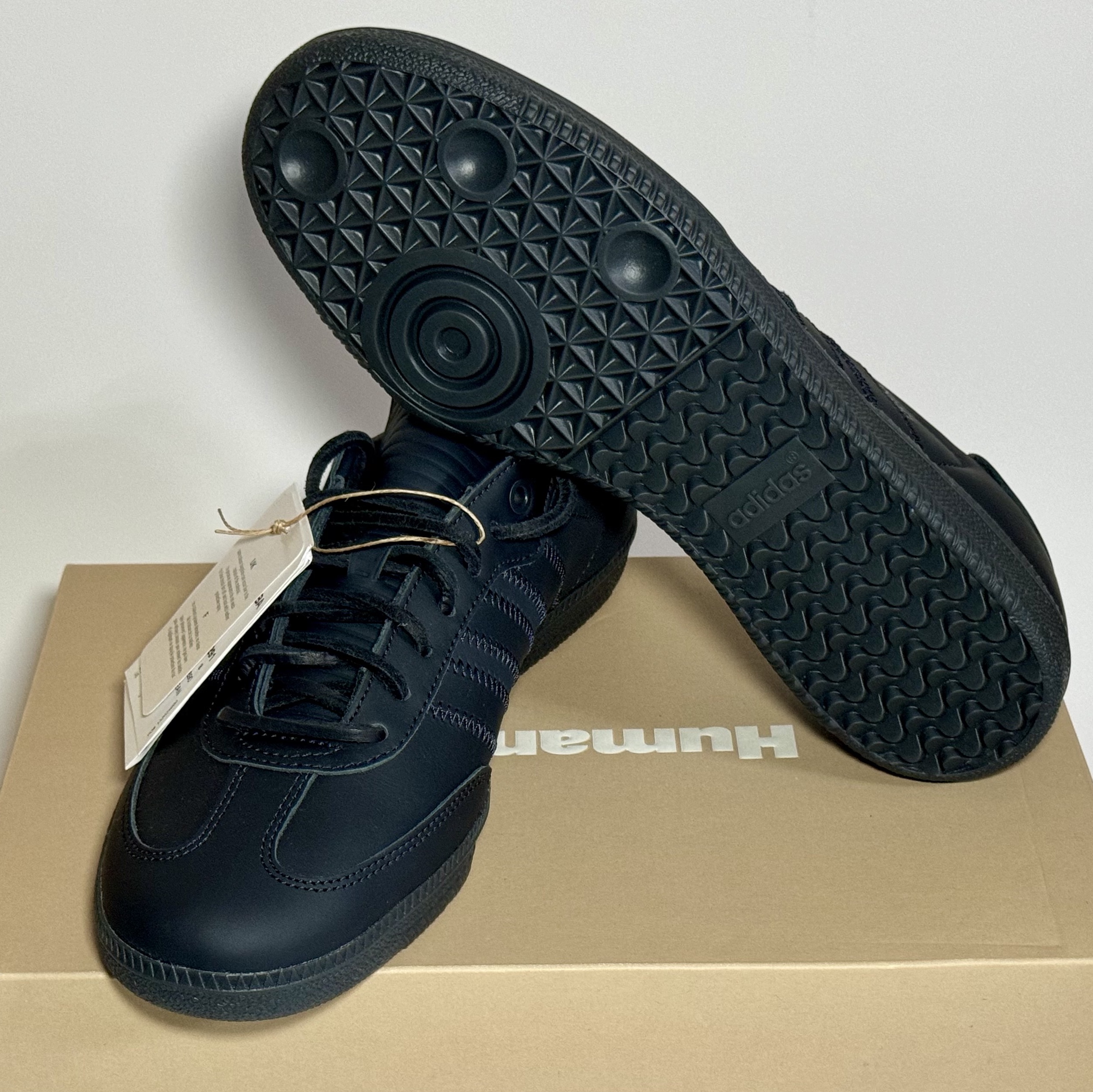 Adidas x Pharrell Williams Humanrace Samba Charcoal 착용 스타일 - 2