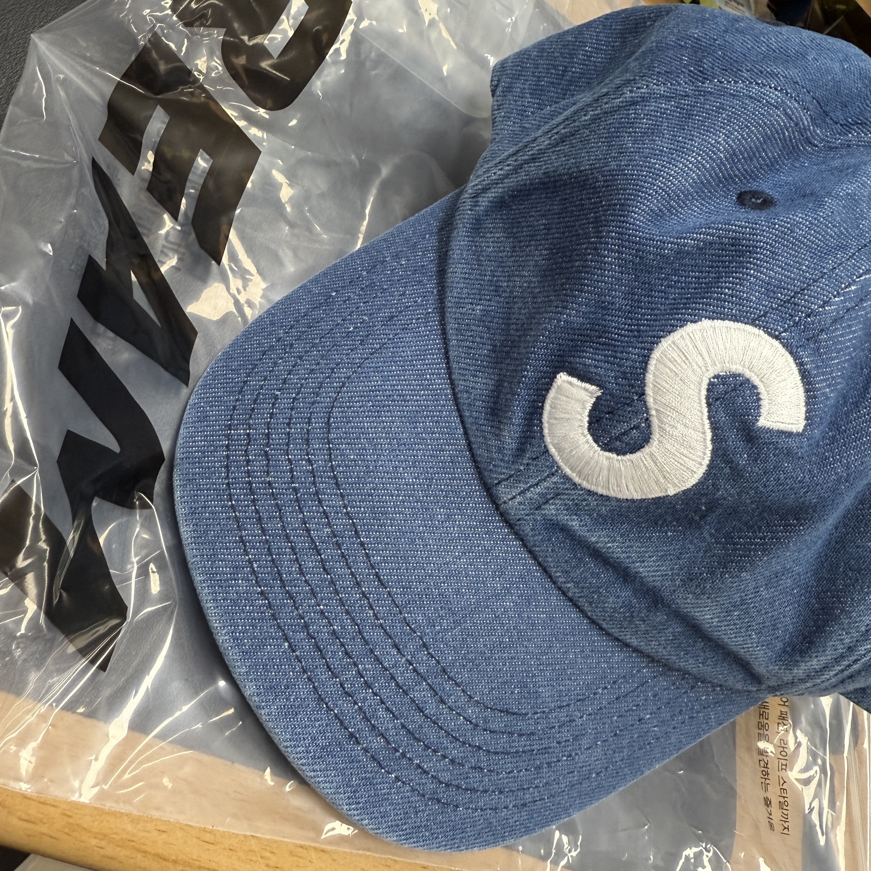 Supreme Pigment S Logo 6-Panel Denim - 24FW 착용 스타일