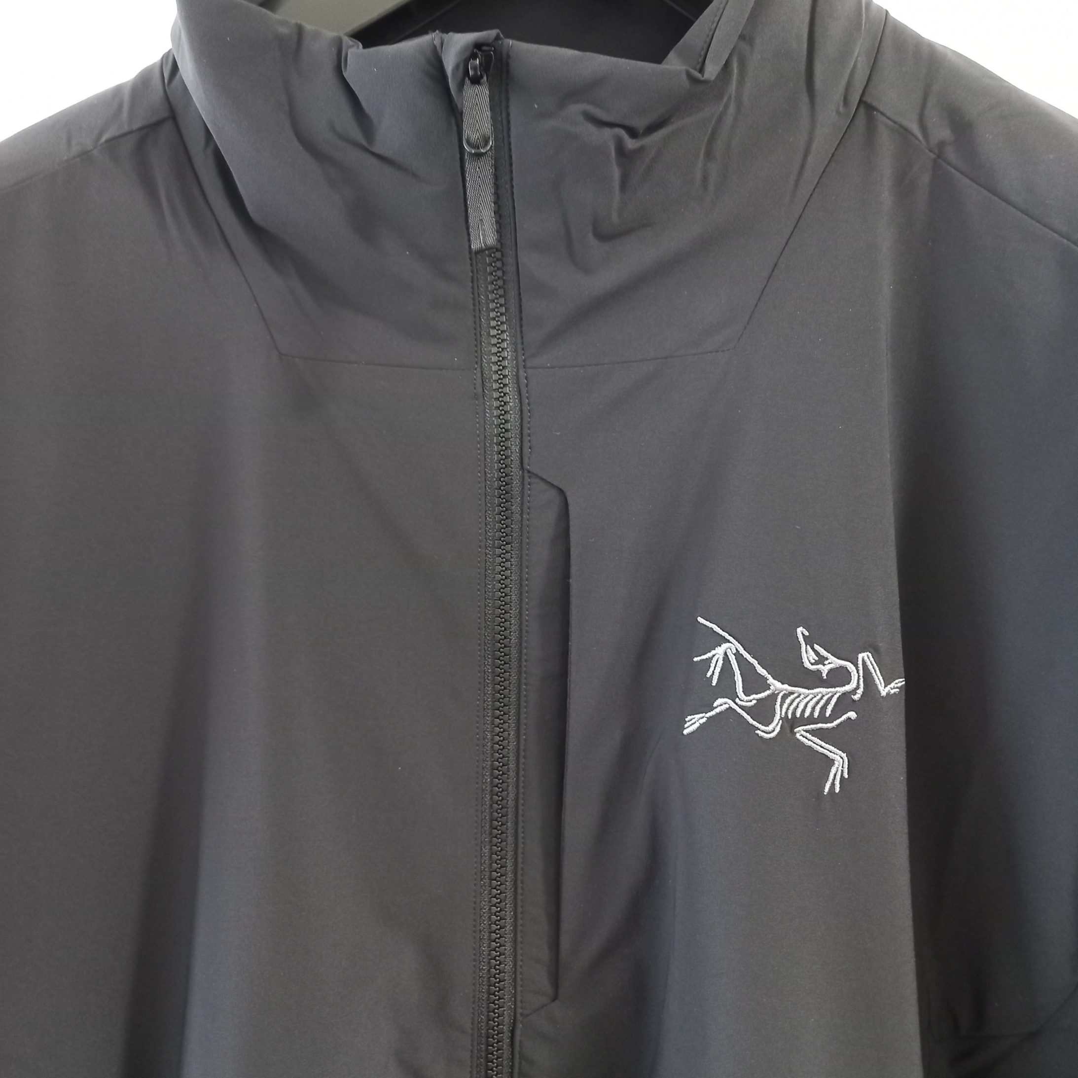 Arc'teryx Allium Insulated Jacket Black 착용 스타일 - 2