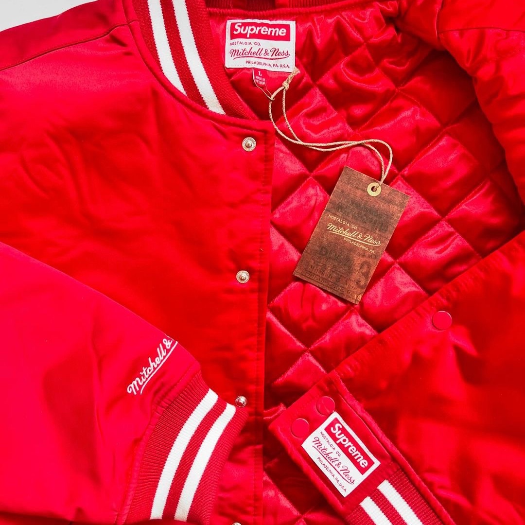 Supreme Mitchell & Ness Satin Varsity Jacket Red - 24FW 착용 스타일 - 5