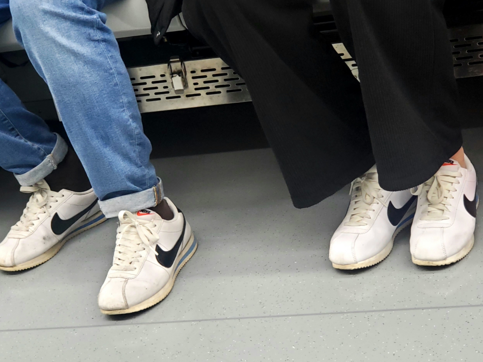 Nike Cortez White and Black 착용 스타일