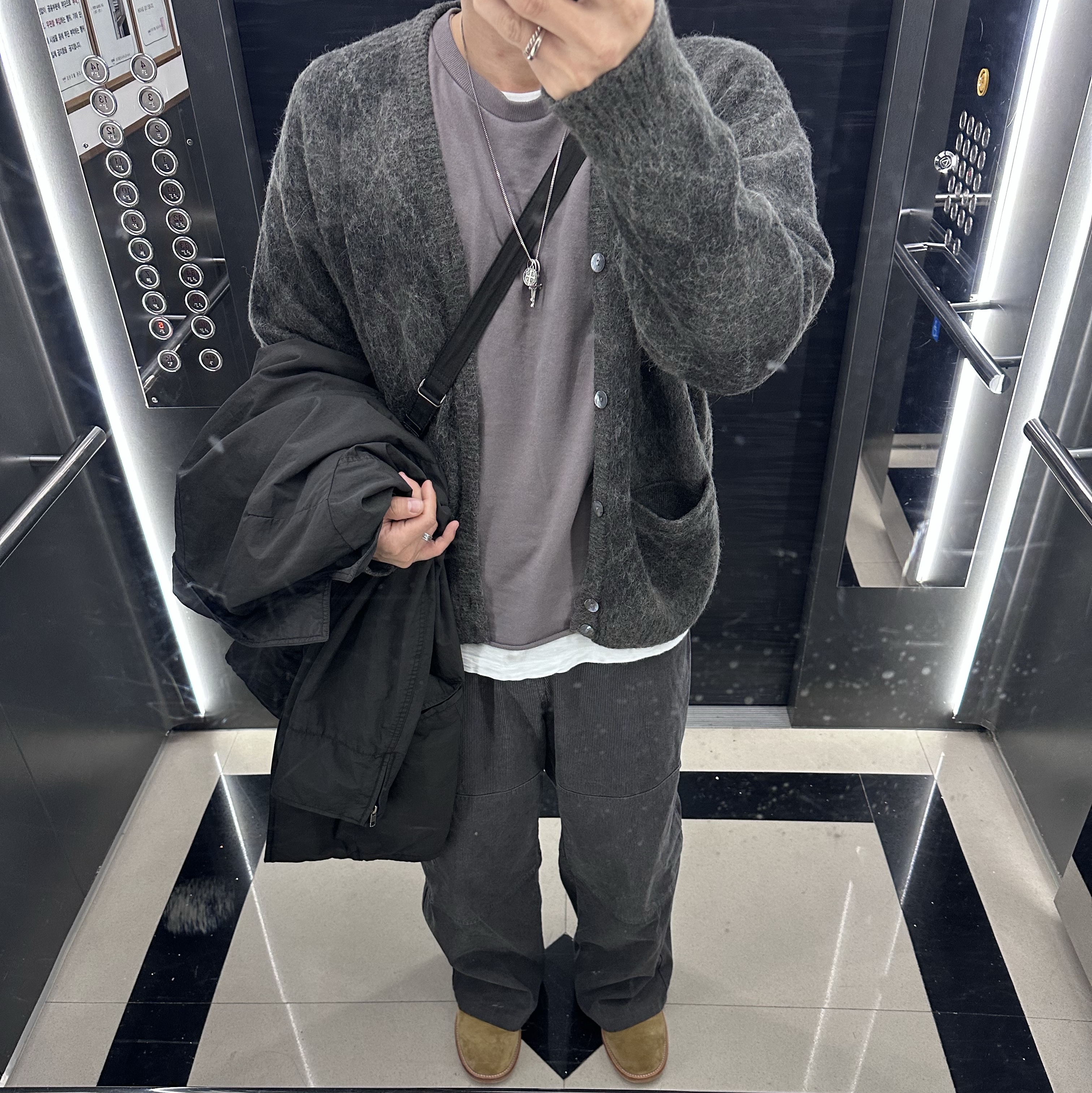 Polyteru Human Index Human Loosed Sweatshirt Purple Gray, Polyteru Calf Bag Black Lambskin 착용 스타일