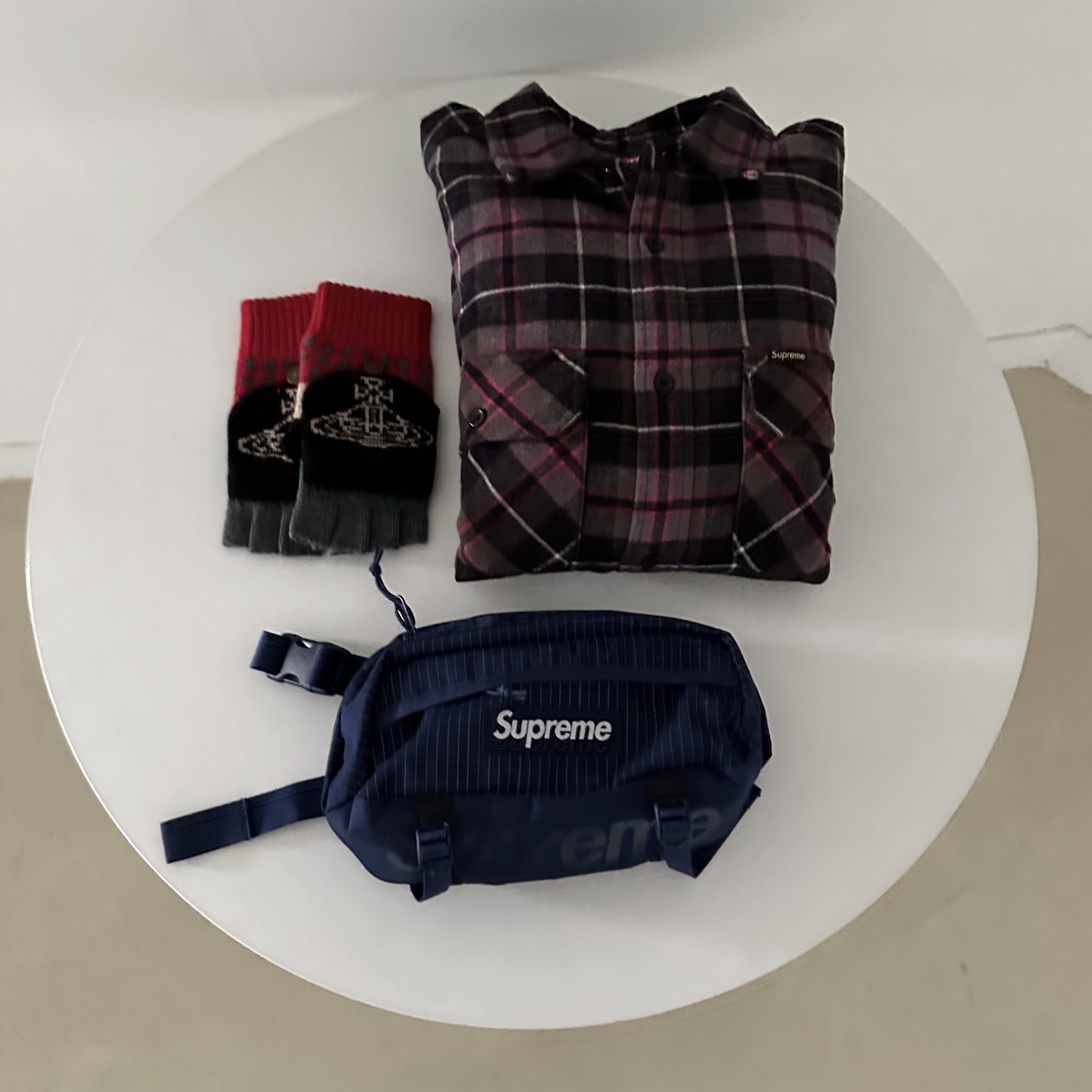 Supreme Quilted Plaid Shirt Grey - 24FW, Supreme Waist Bag Navy - 24SS 착용 스타일 - 2