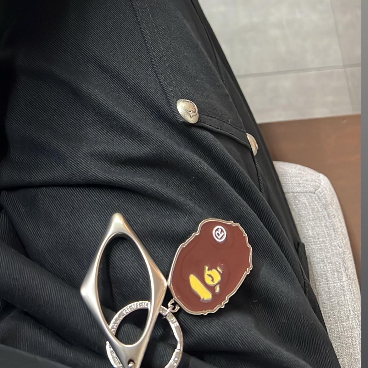 BAPE Ape Head Metal Keychain Brown, Mischief Rhombus Keyring Silver 착용 스타일