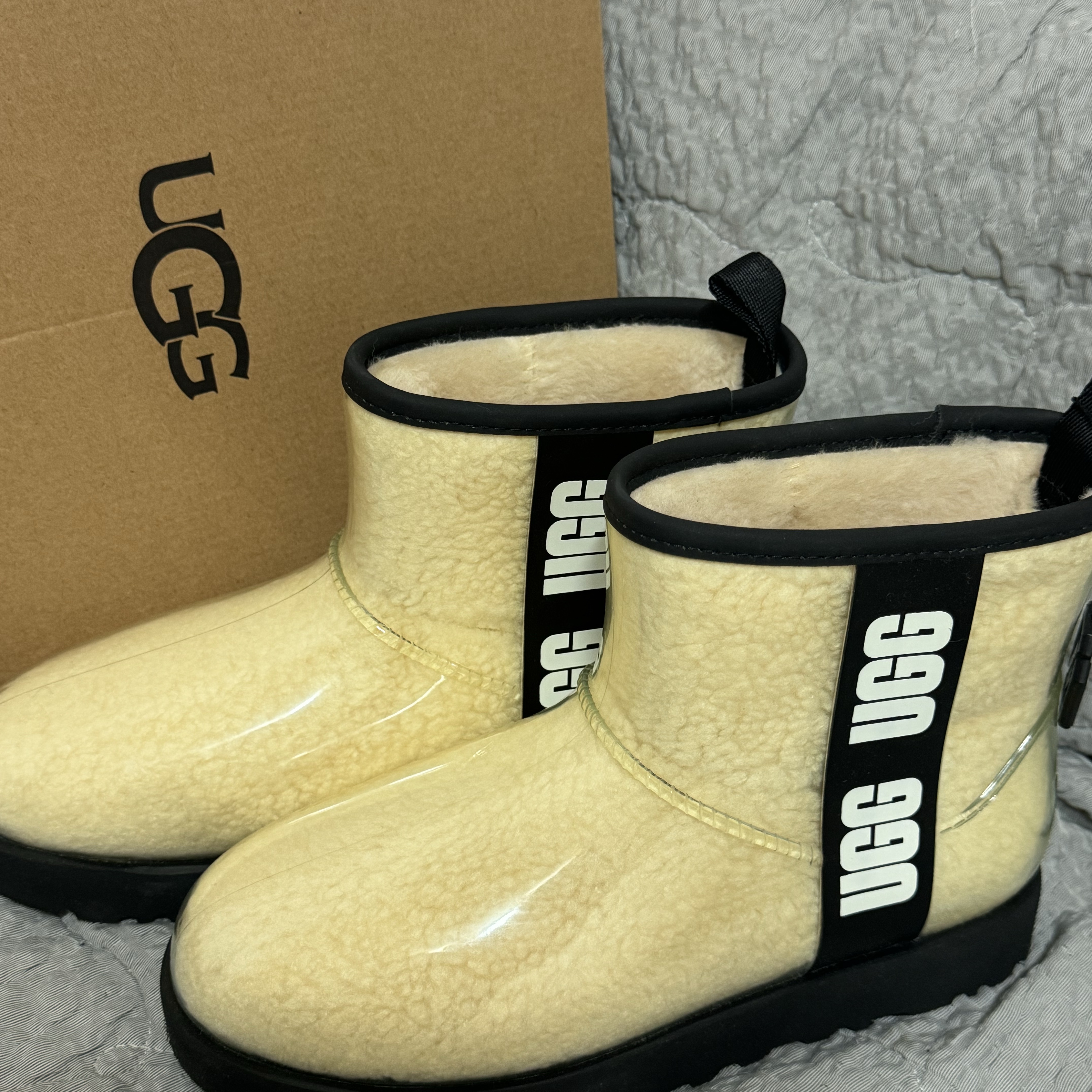 (W) UGG Classic Clear Mini Boots Natural Black 착용 스타일