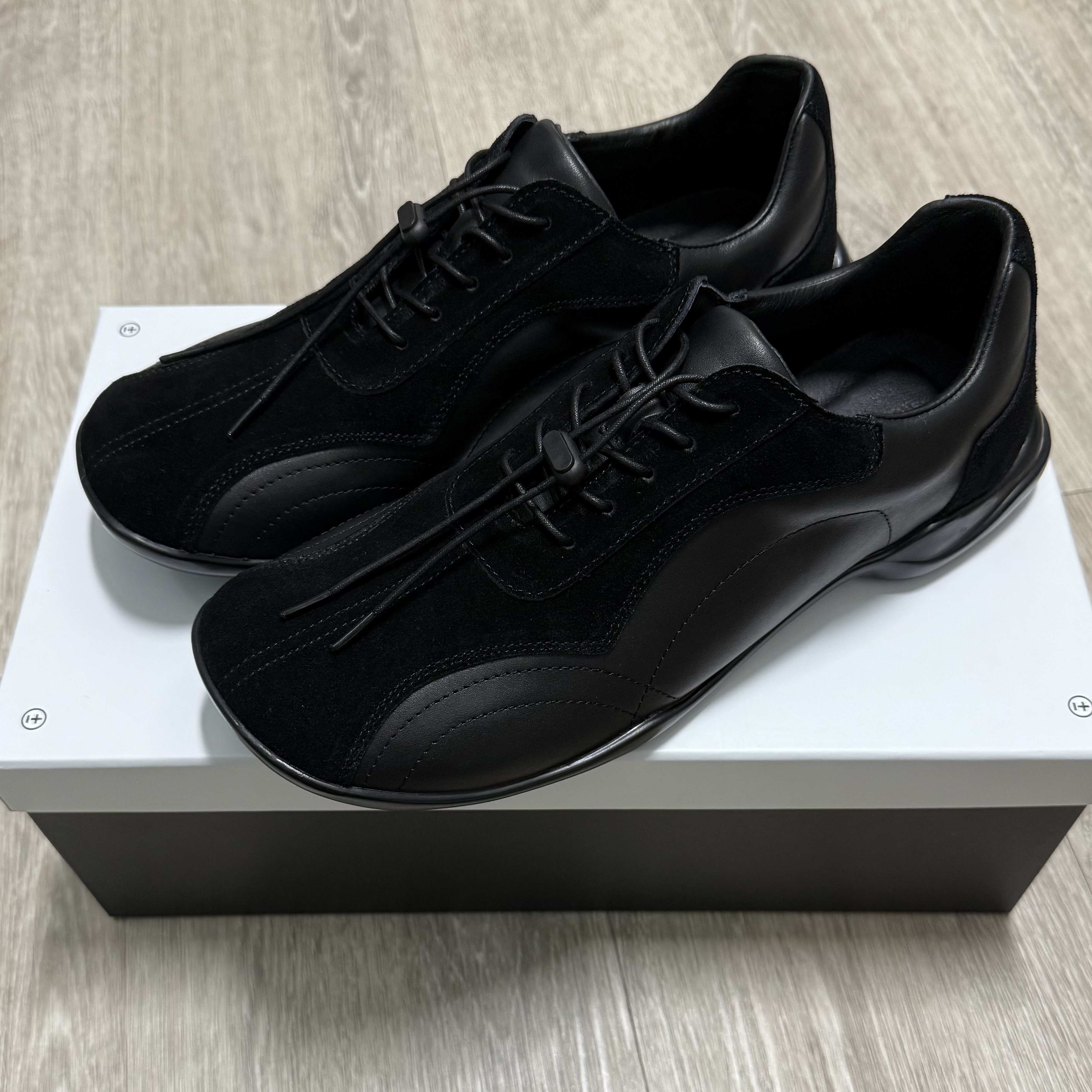 Pemont Square Black 착용 스타일 - 1
