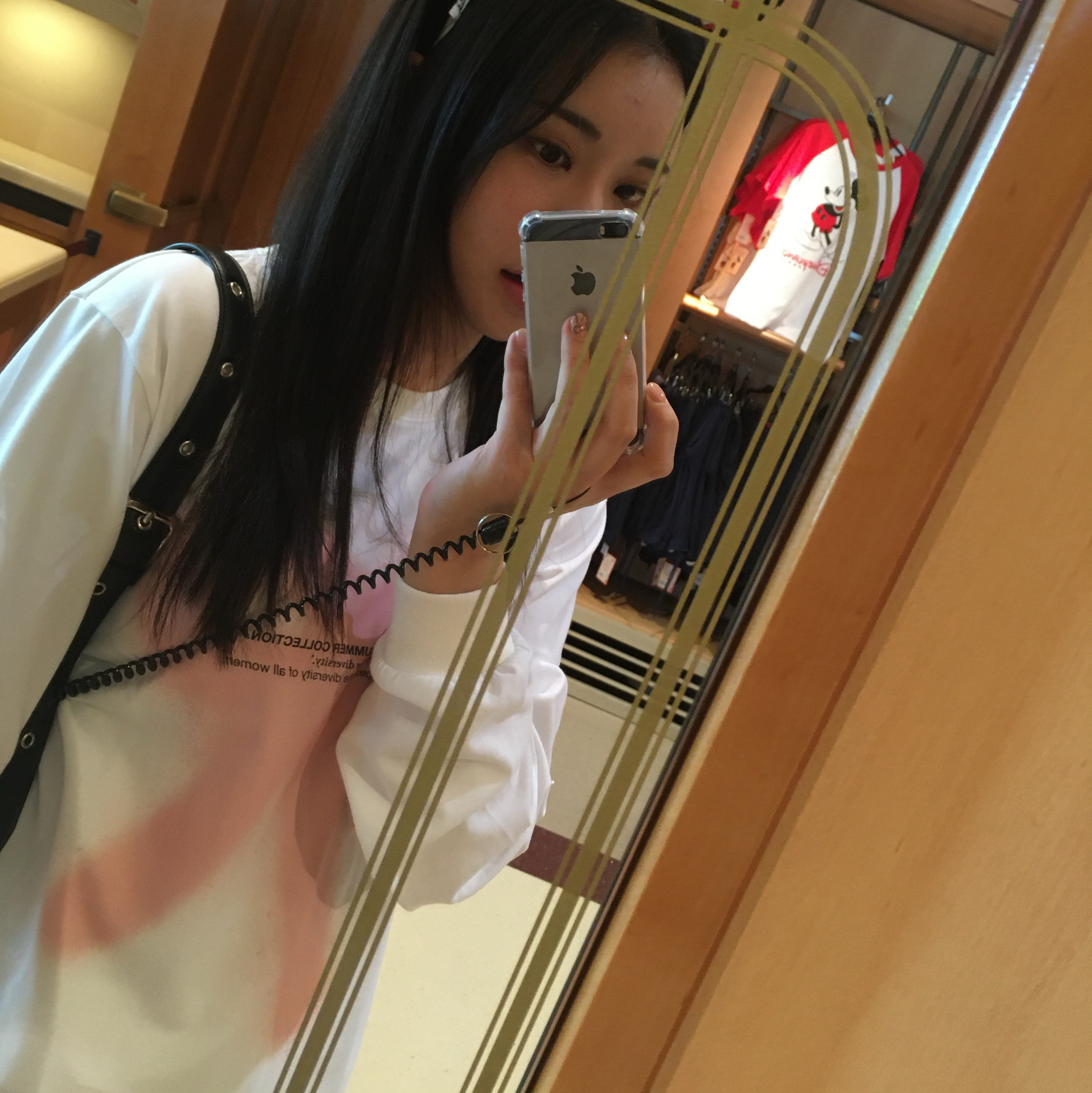 Matin Kim Madeleine Round Bag Black 착용 스타일 - 2