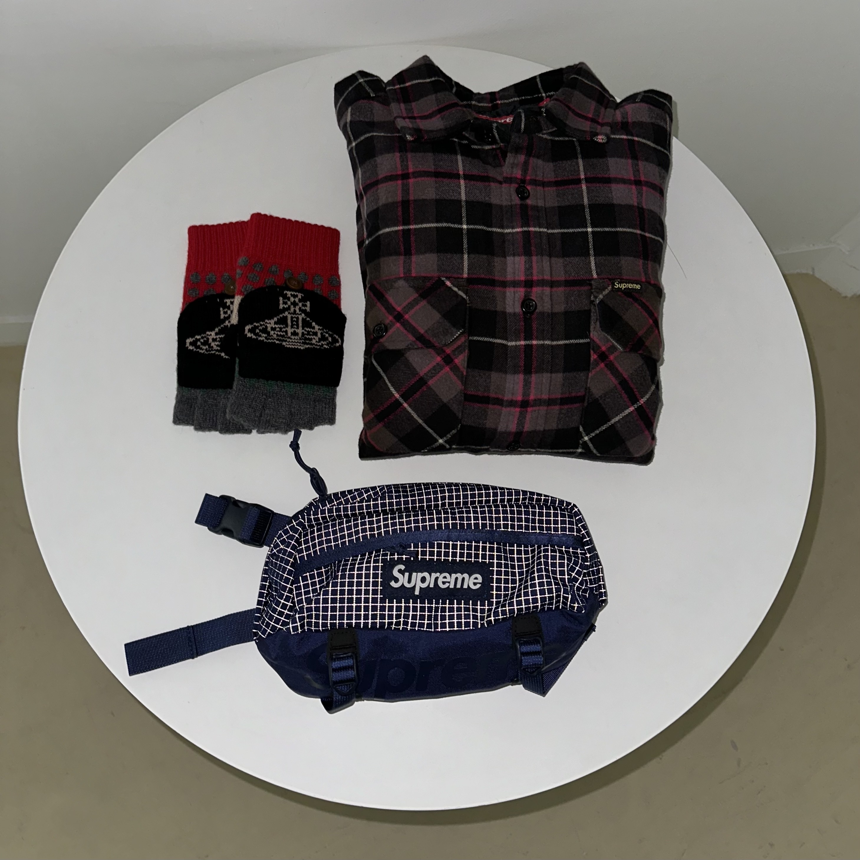 Supreme Quilted Plaid Shirt Grey - 24FW, Supreme Waist Bag Navy - 24SS 착용 스타일 - 1