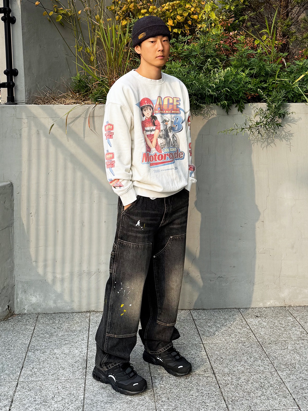 QT8 GARMENTS Original Short Beanie Charcoal, QT8 GARMENTS Ace Motors Vintage Washed Sweatshirt Ecru 착용 스타일 - 1
