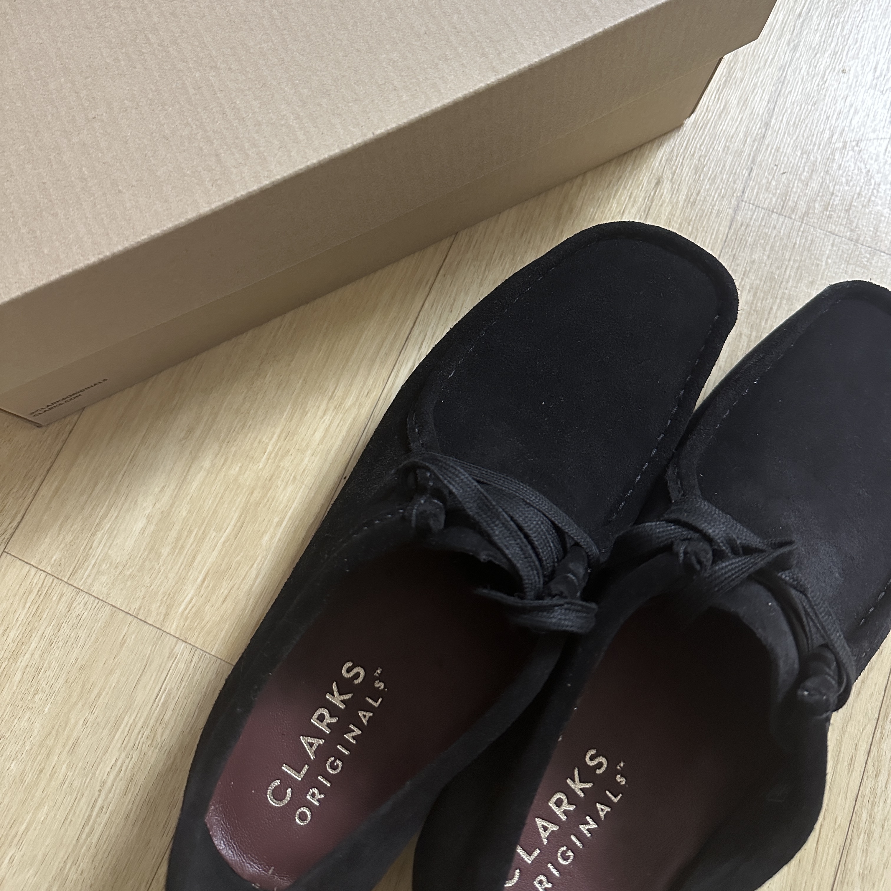 Clarks Wallabee Black Suede 착용 스타일