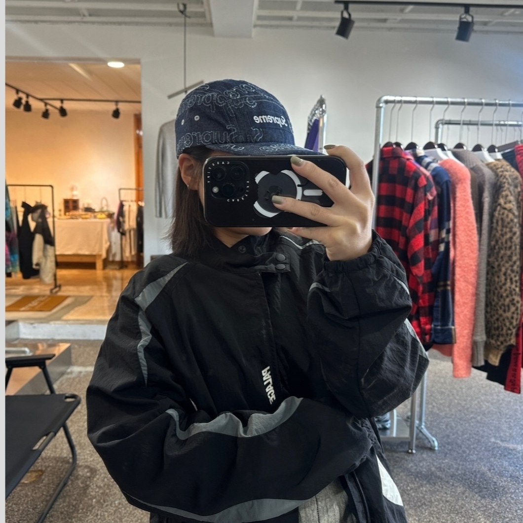 Supreme Lasered Denim Camp Cap Navy - 24FW, Supreme Lasered Denim Camp Cap Black - 24FW 착용 스타일 - 2
